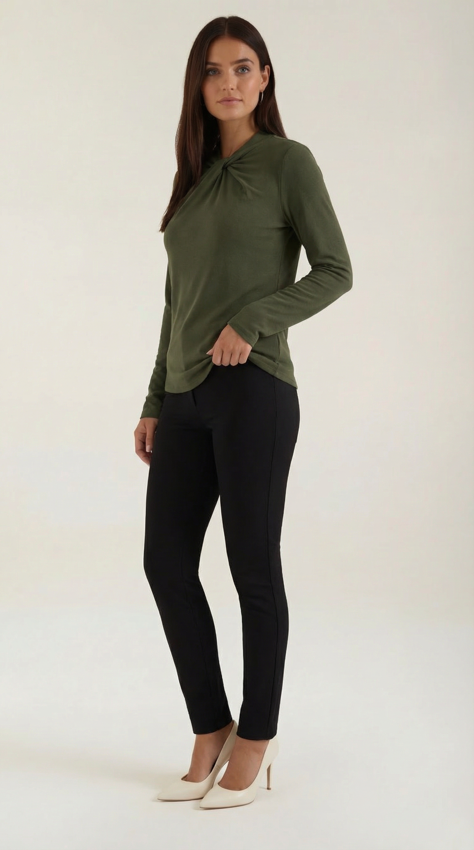 Blusa de cuello mock con lazo delicado