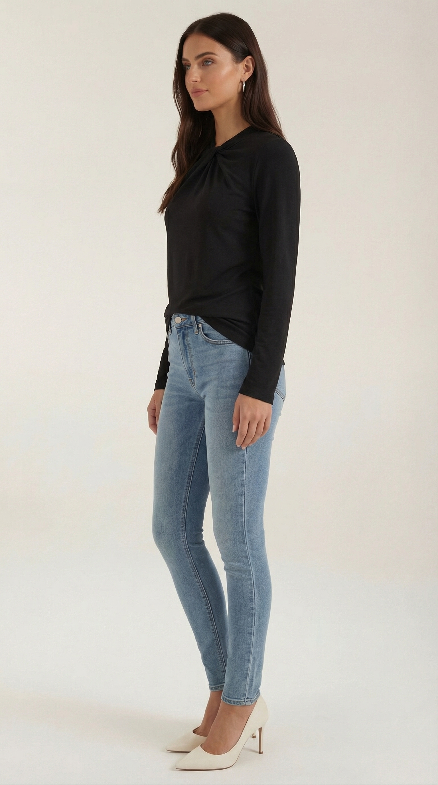 Blusa de cuello mock con lazo delicado