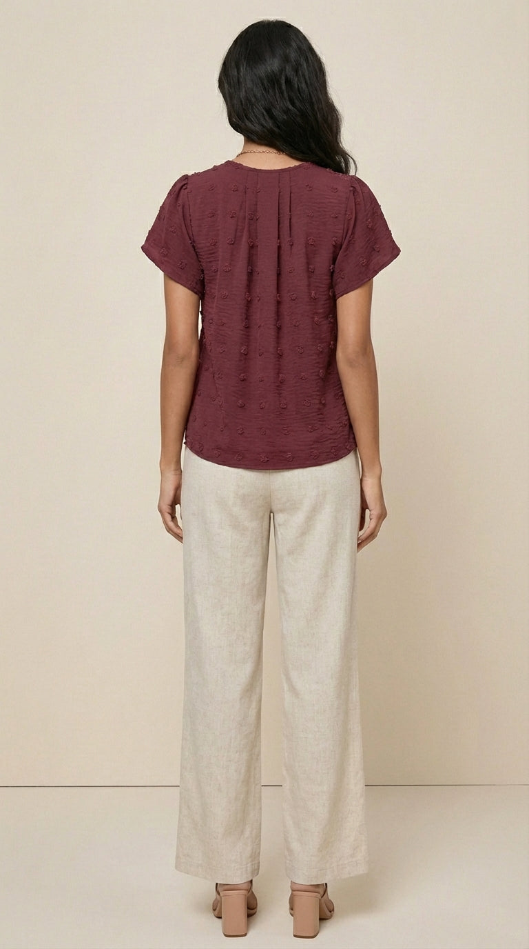 Blusa de tejido suizo con detalles florales en mangas