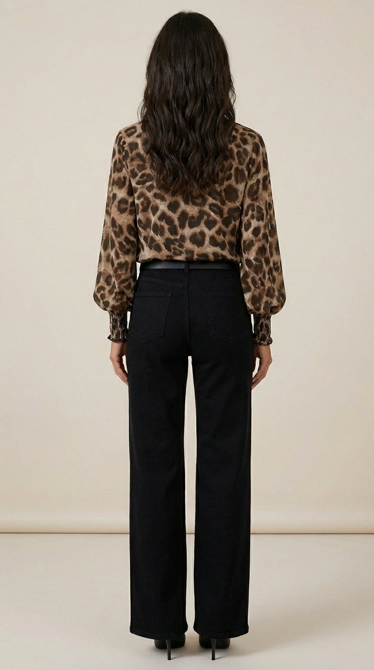Camisa de estampado leopardo con escote en V y puños fruncidos