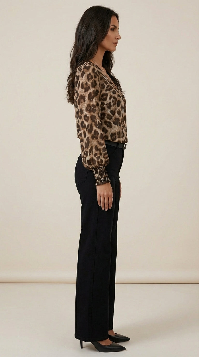 Camisa de estampado leopardo con escote en V y puños fruncidos