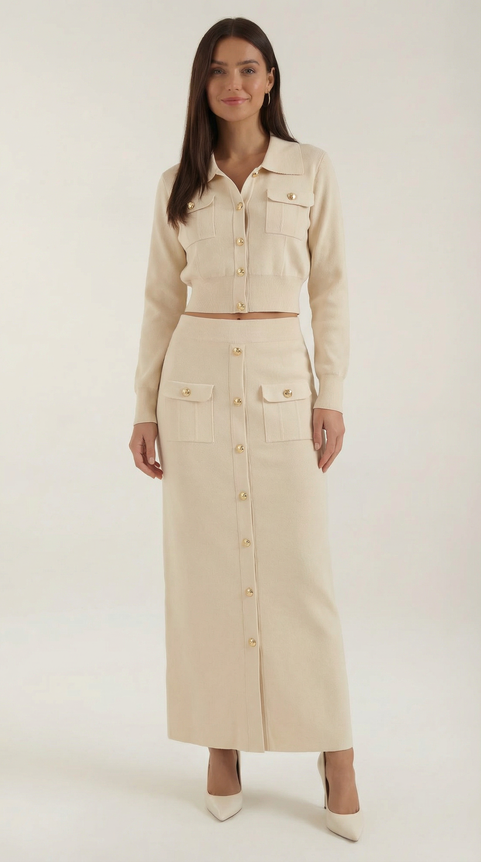 Conjunto de punto con botonadura refinada