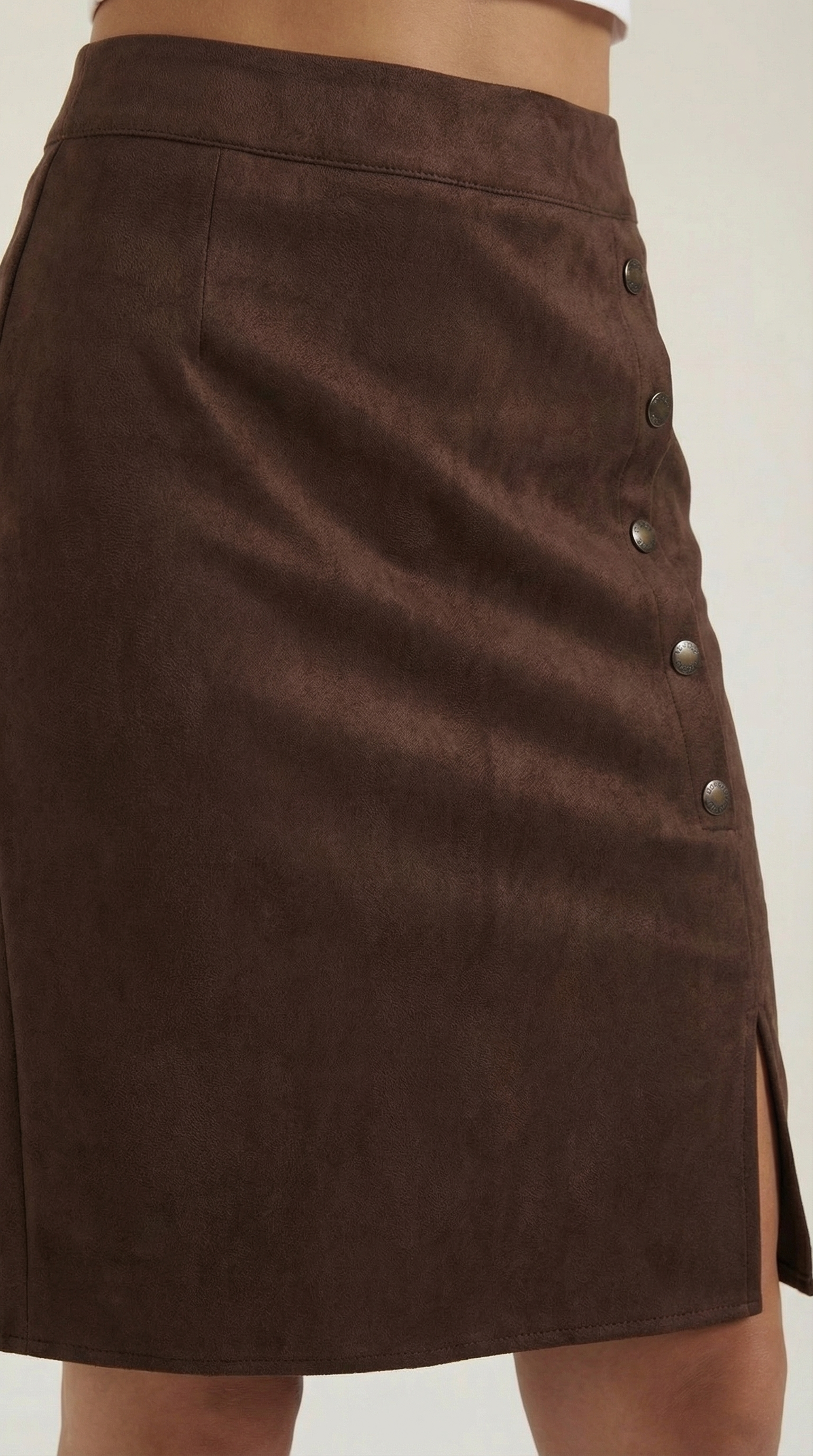 Falda abotonada de estilo atemporal