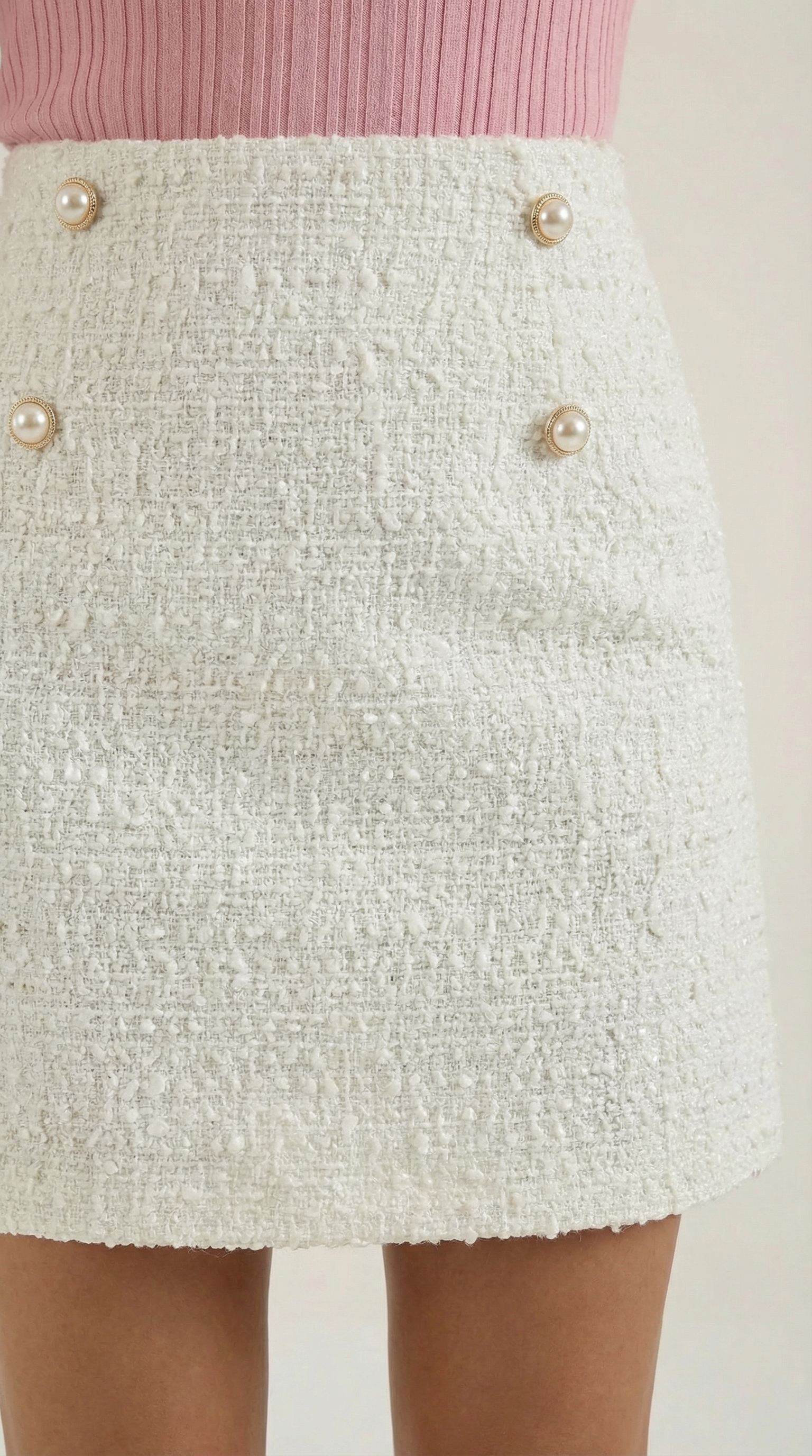 Falda blanca de silueta limpia
