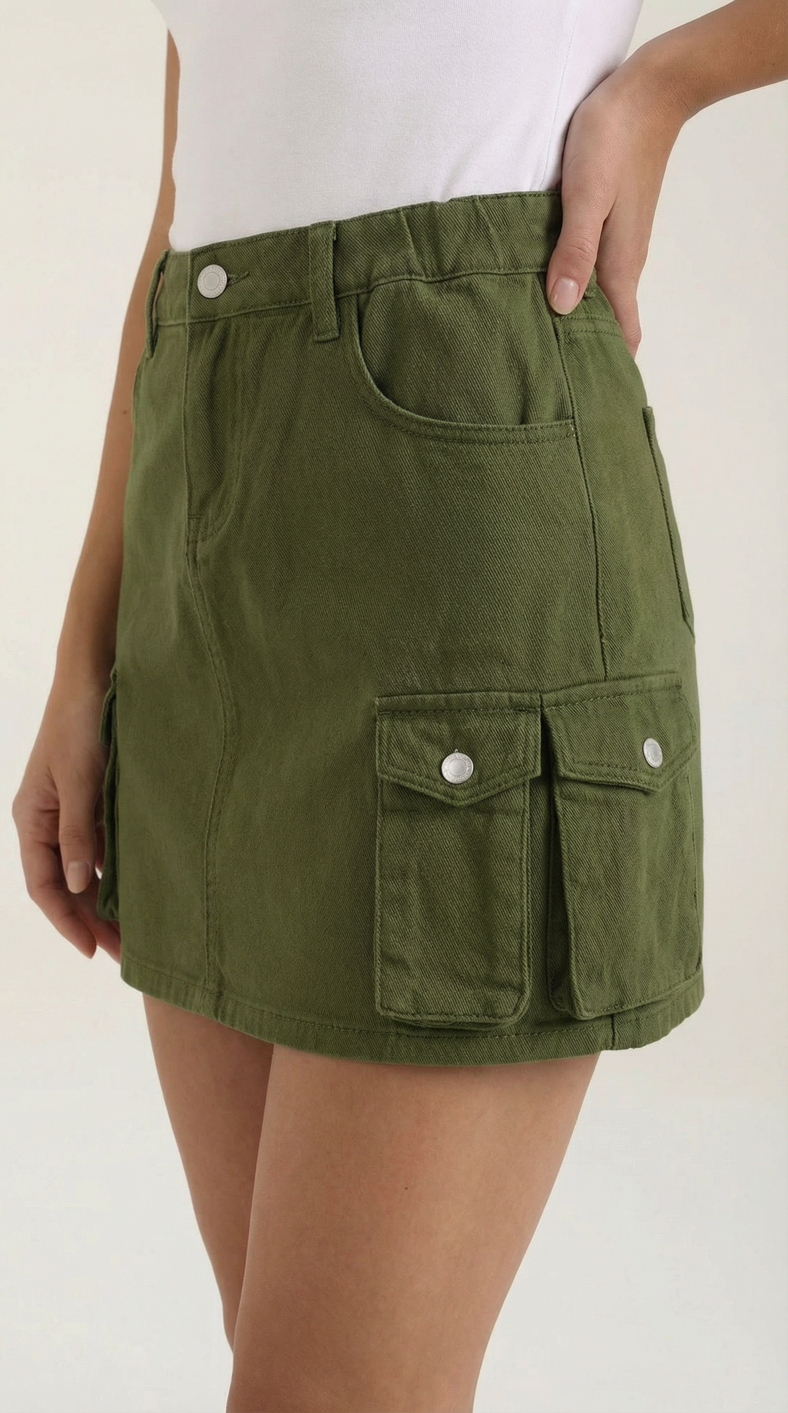 Falda cargo de estilo utilitario moderno