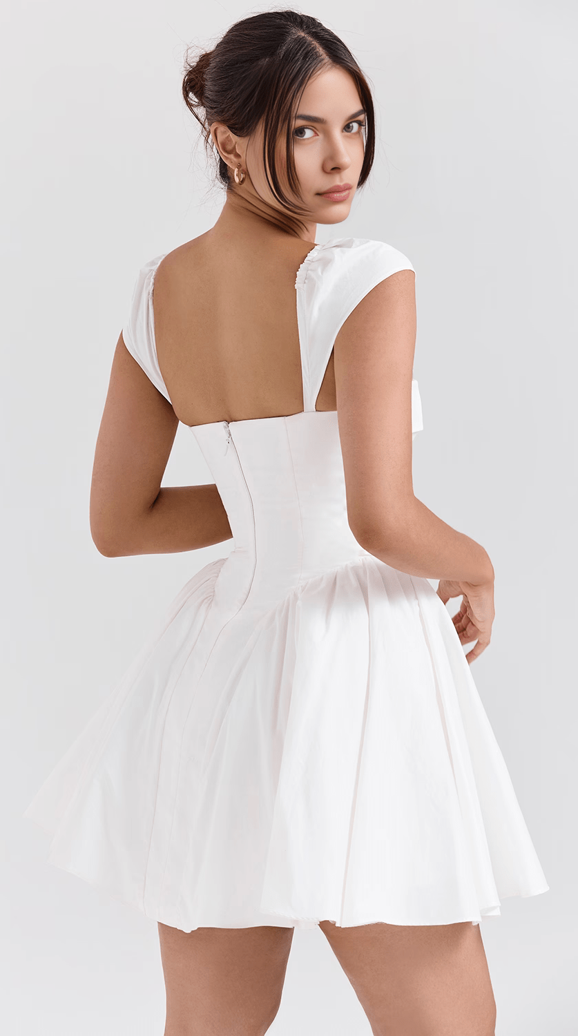 Minivestido corte femenino versátil