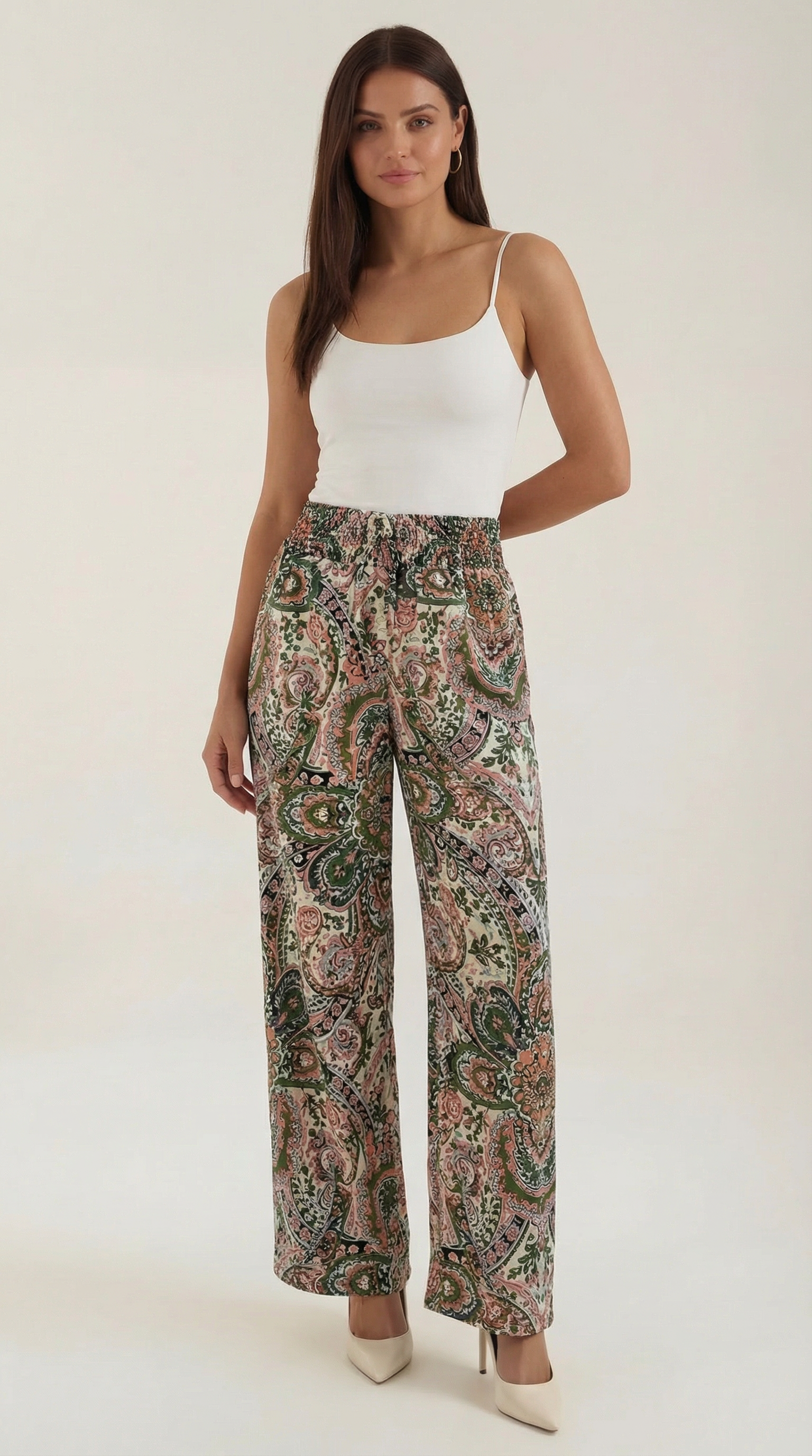 Pantalón con estampado paisley de inspiración bohemia