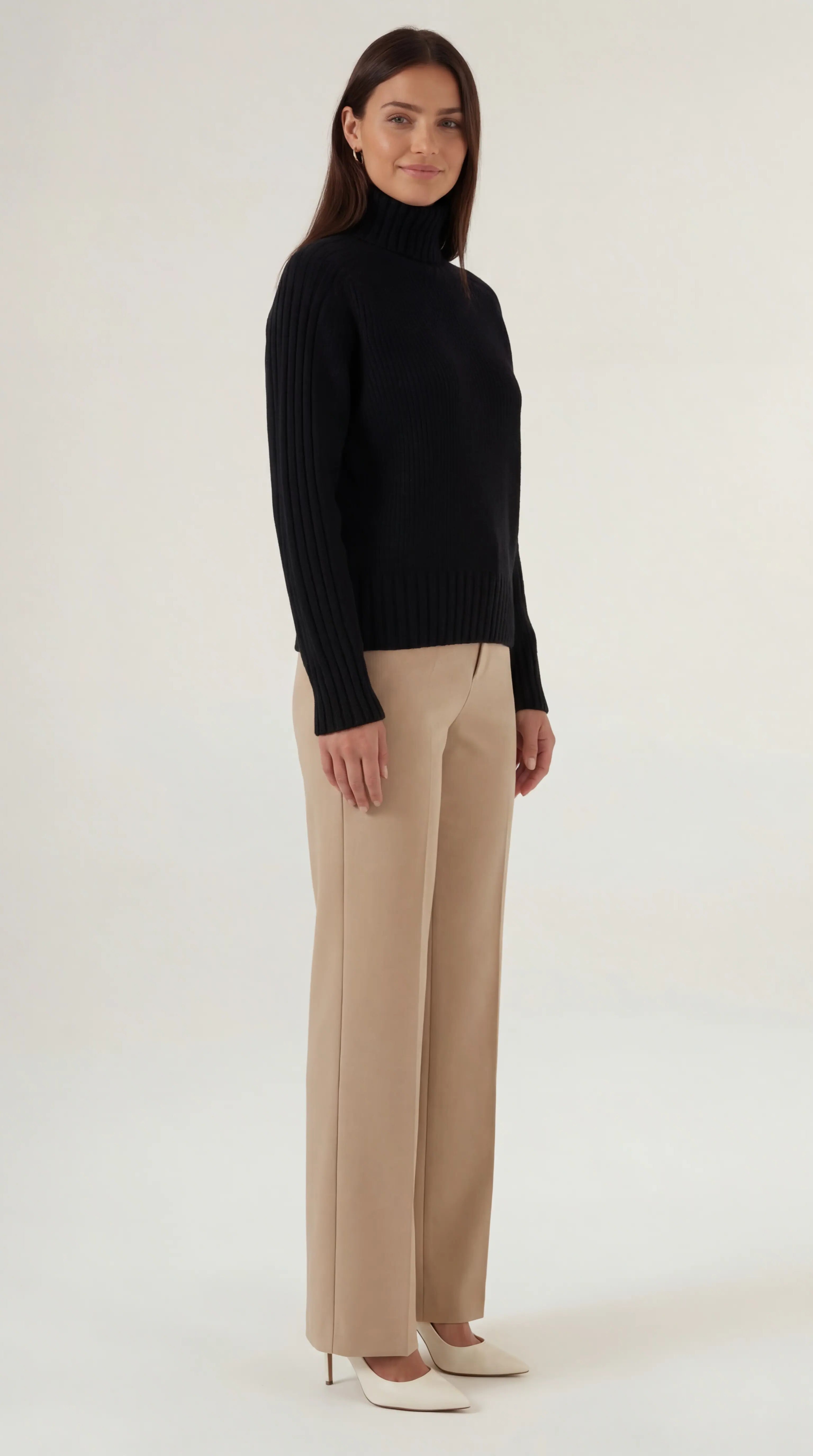 Suéter Oversize Cuello Alto Sofisticado