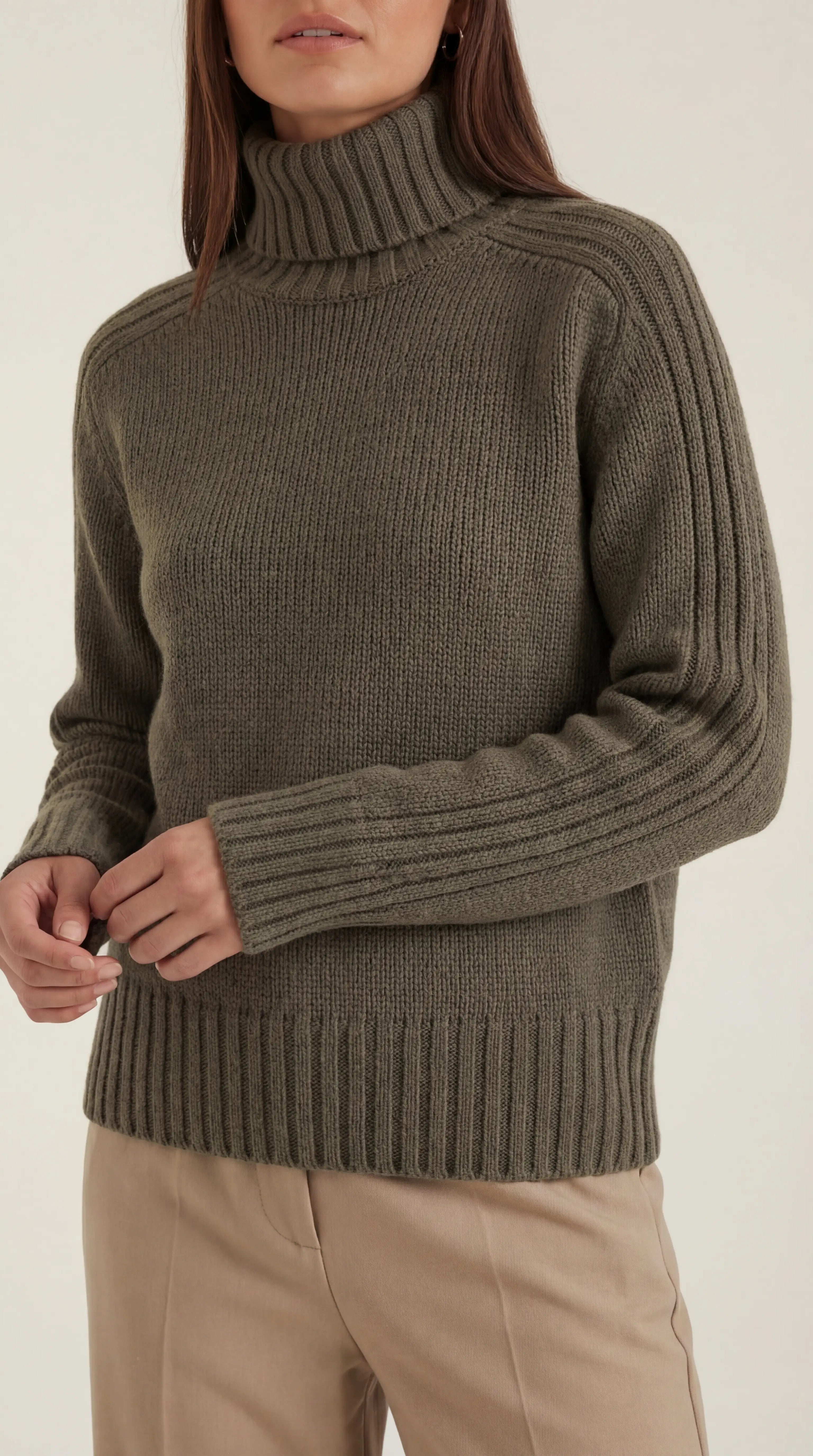 Suéter Oversize Cuello Alto Sofisticado