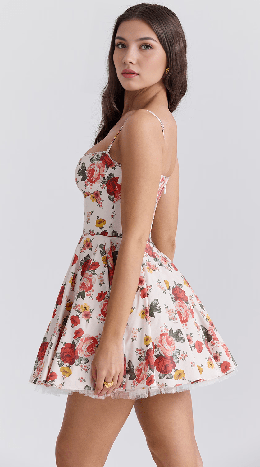 Vestido corto de silueta favorecedora