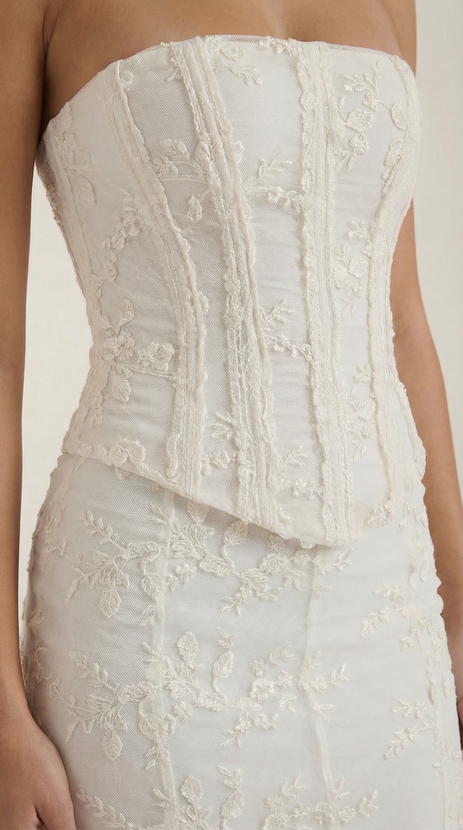 Vestido maxi con corsé estructurado