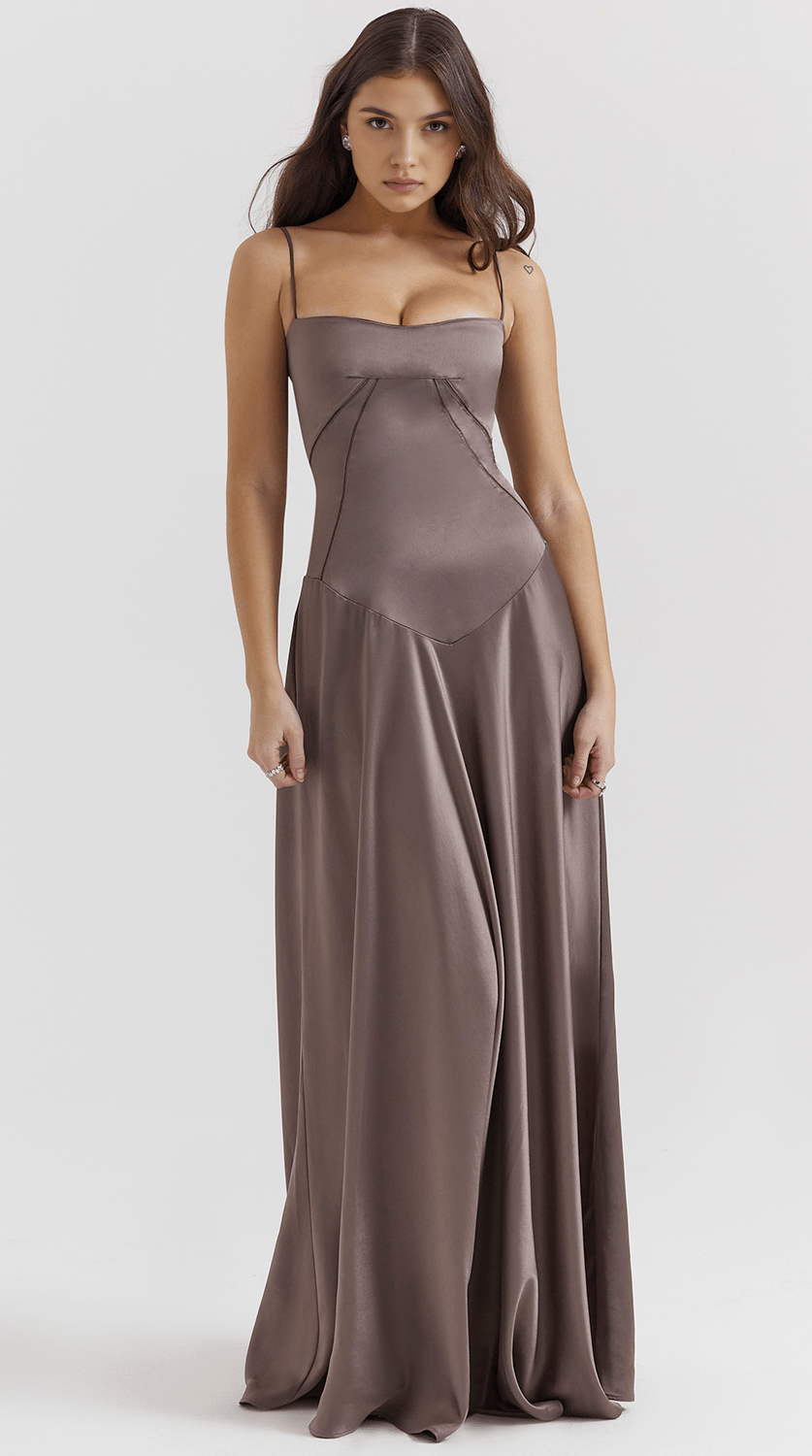 Vestido maxi de corte fluido refinado