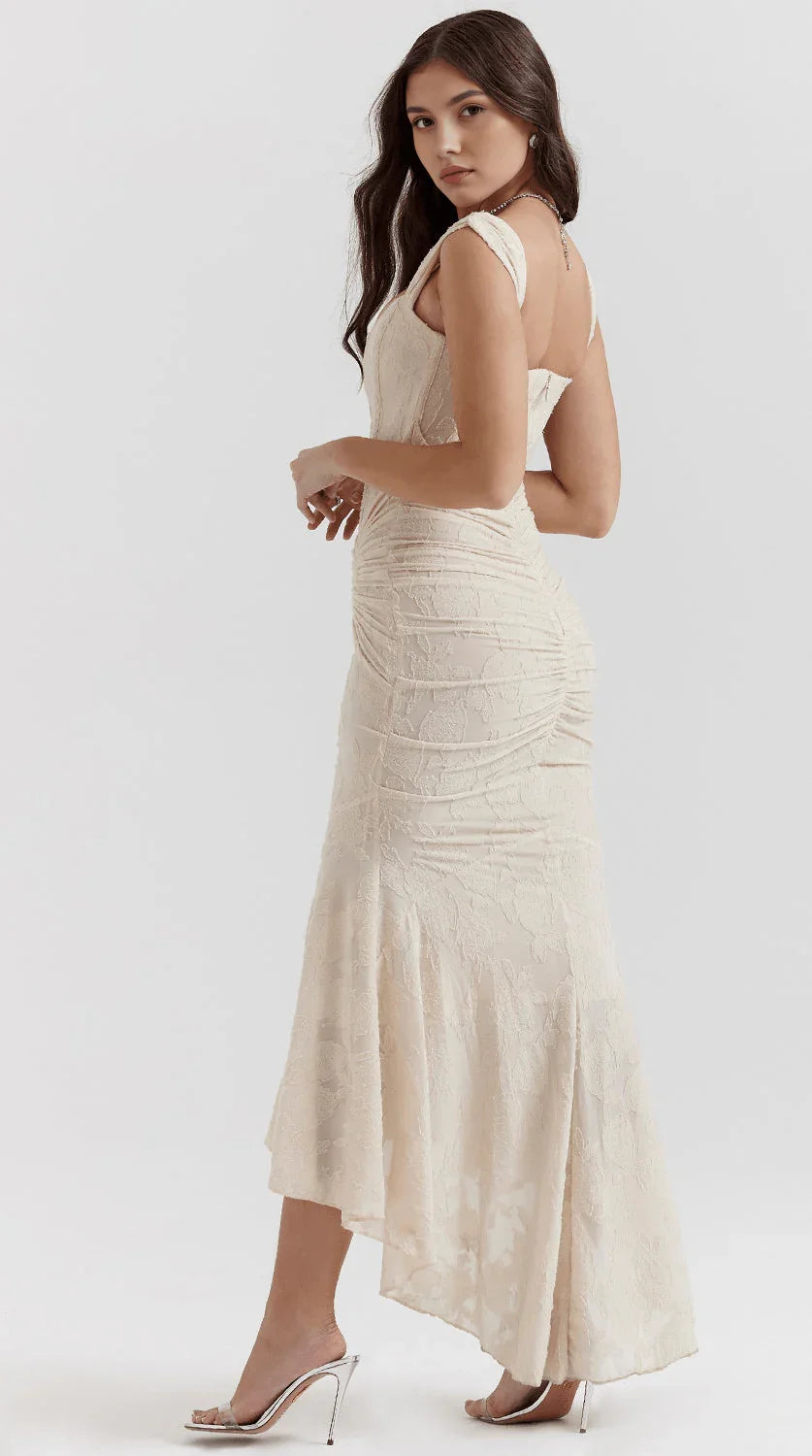 Vestido maxi de corte fluido y silueta elegante