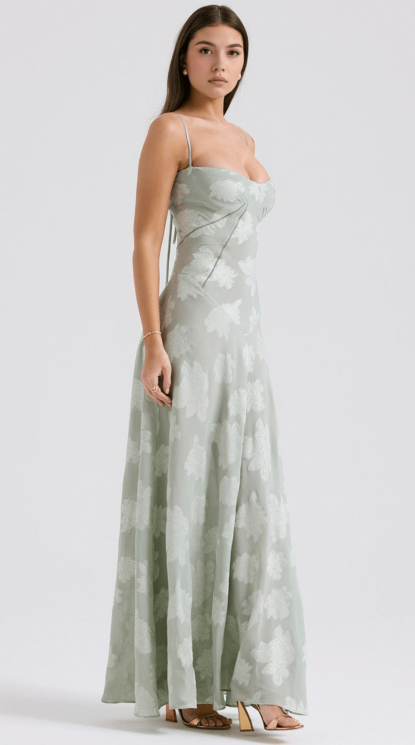 Vestido maxi ligero de silueta fluida