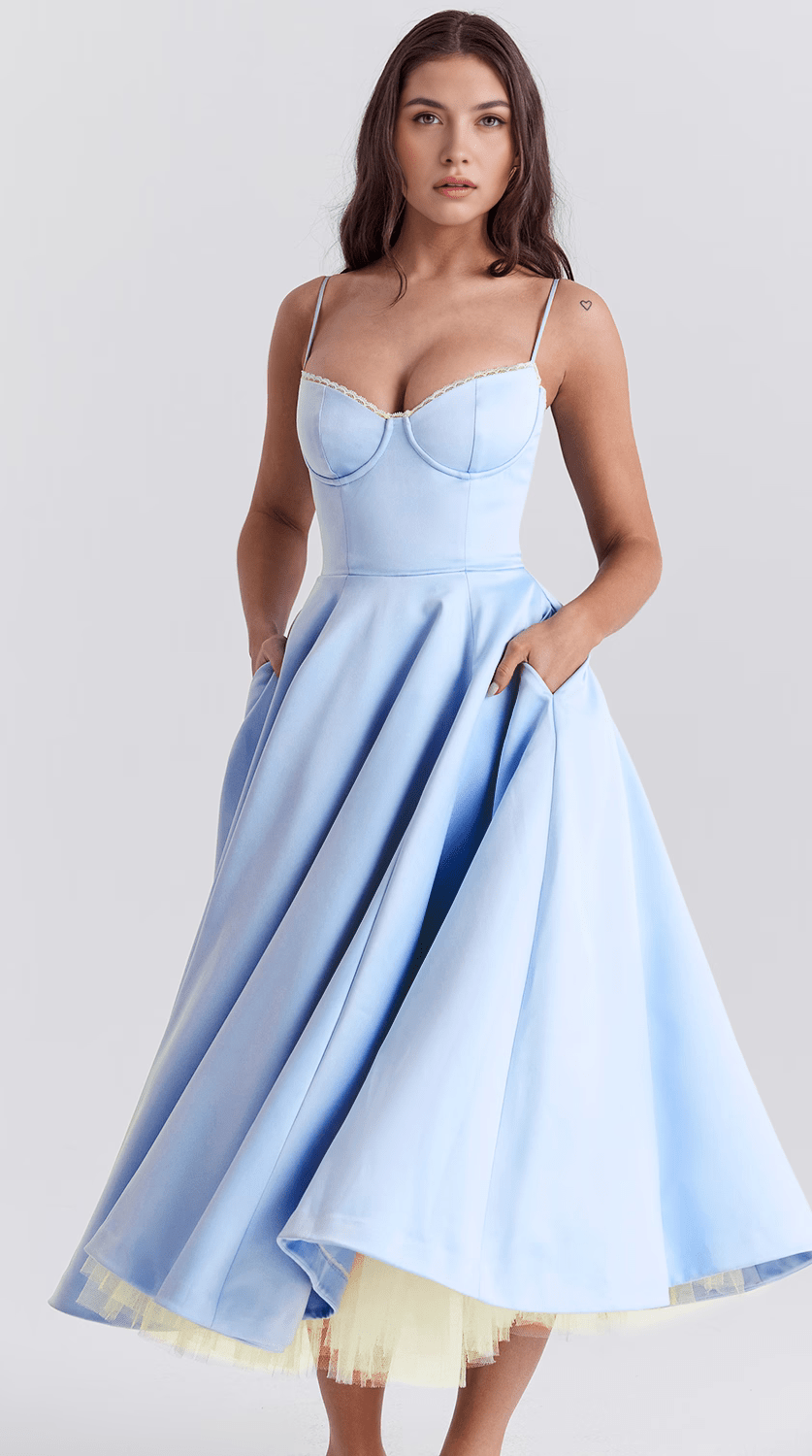 Vestido midi de silueta drapeada