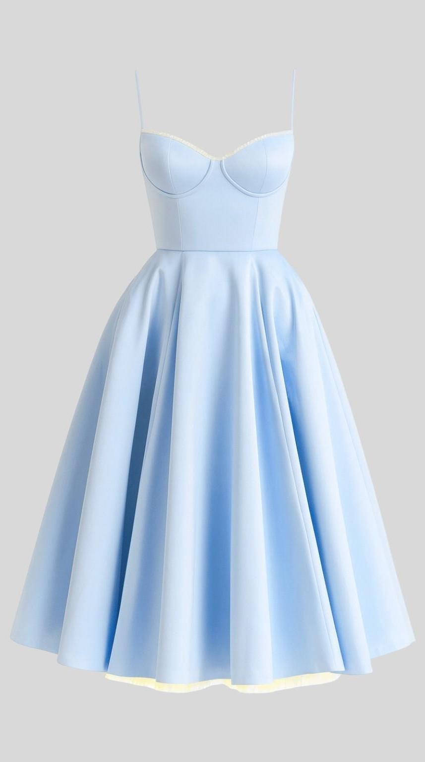 Vestido midi de silueta drapeada