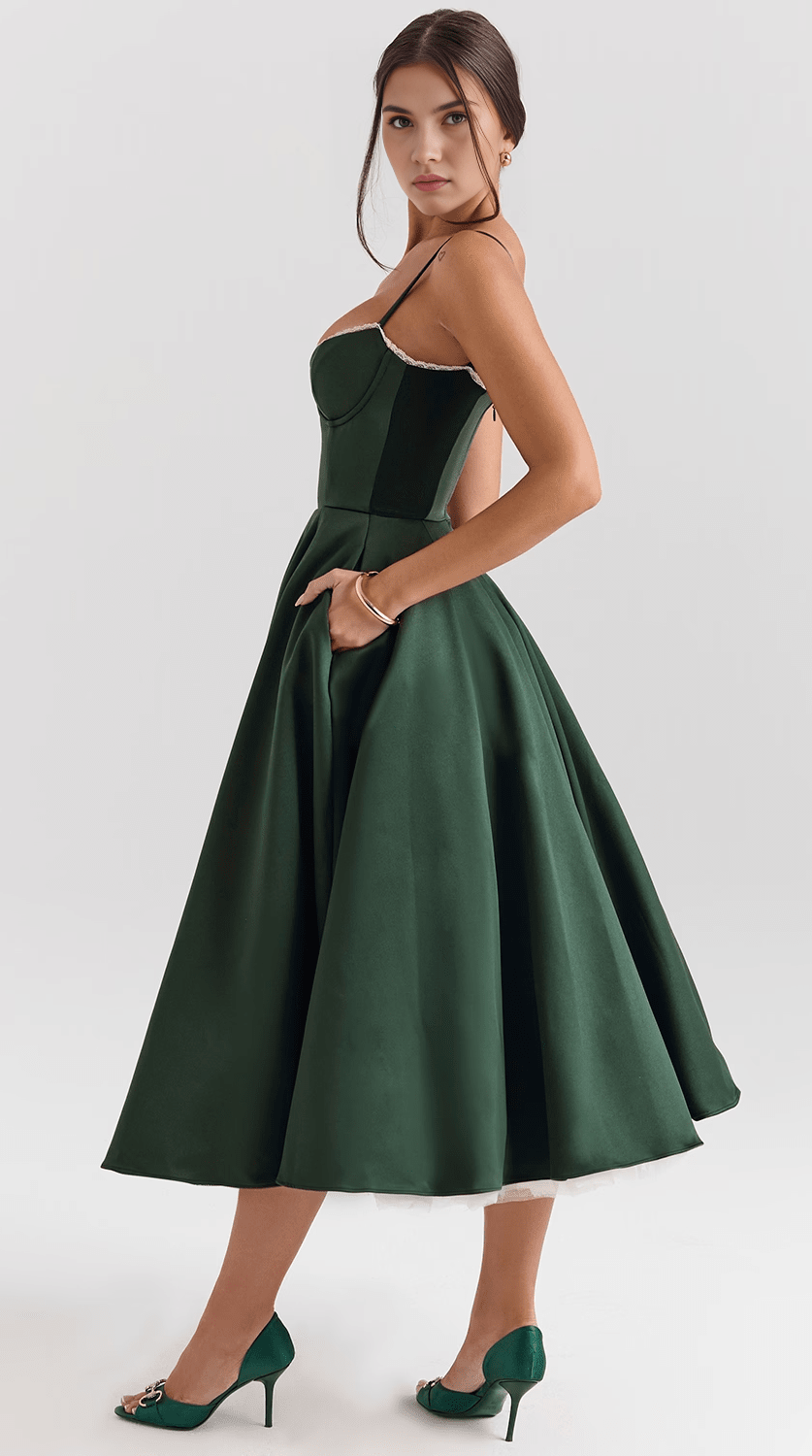 Vestido midi de silueta drapeada