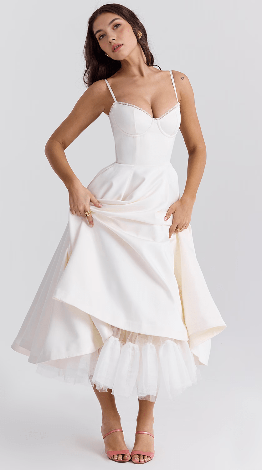 Vestido midi de silueta drapeada