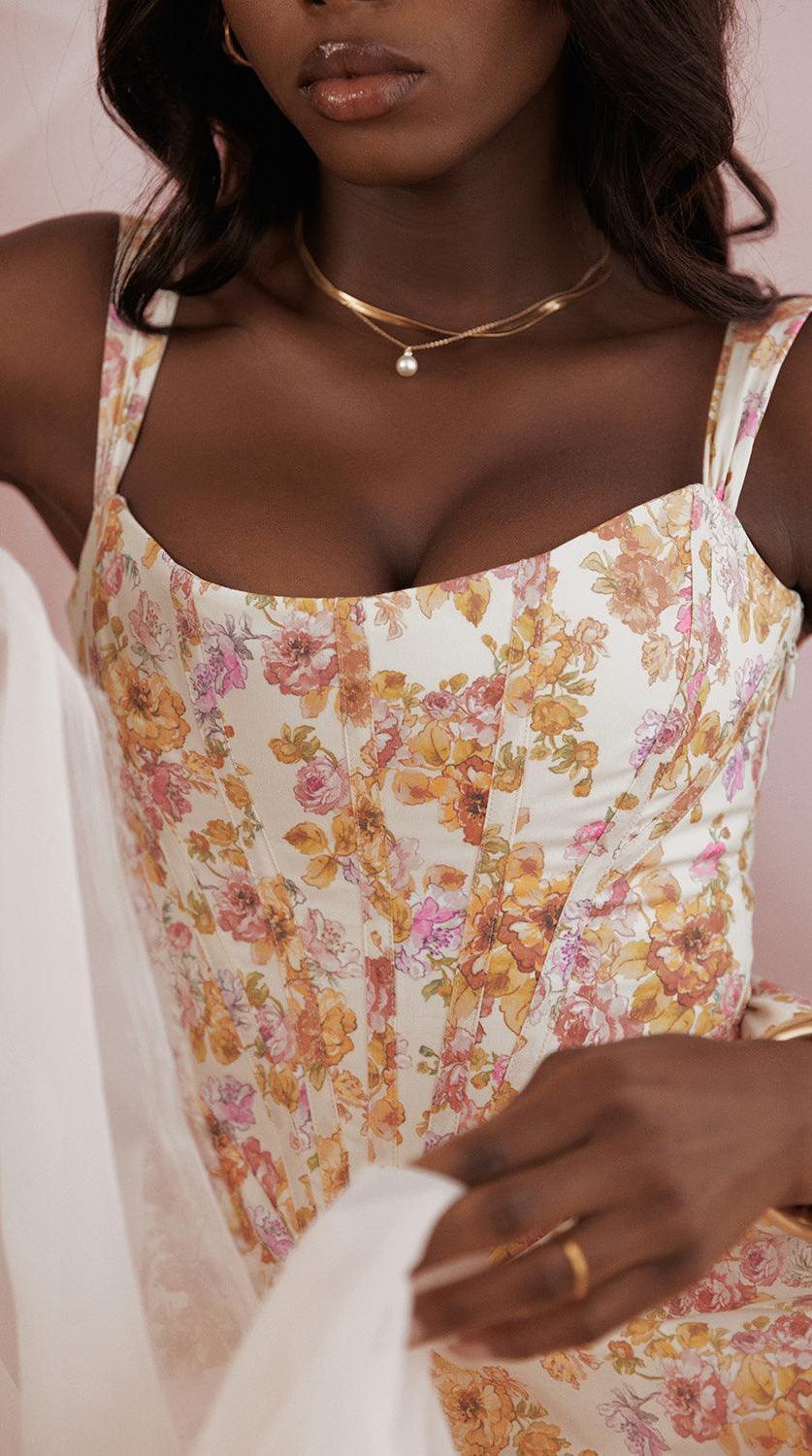 Vestido midi drapeado de silueta atemporal