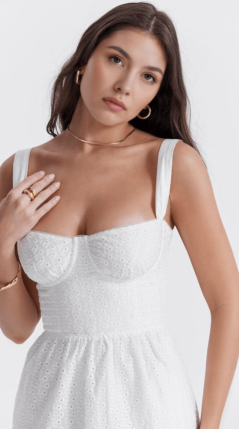 Vestido midi drapeado elegante y versátil