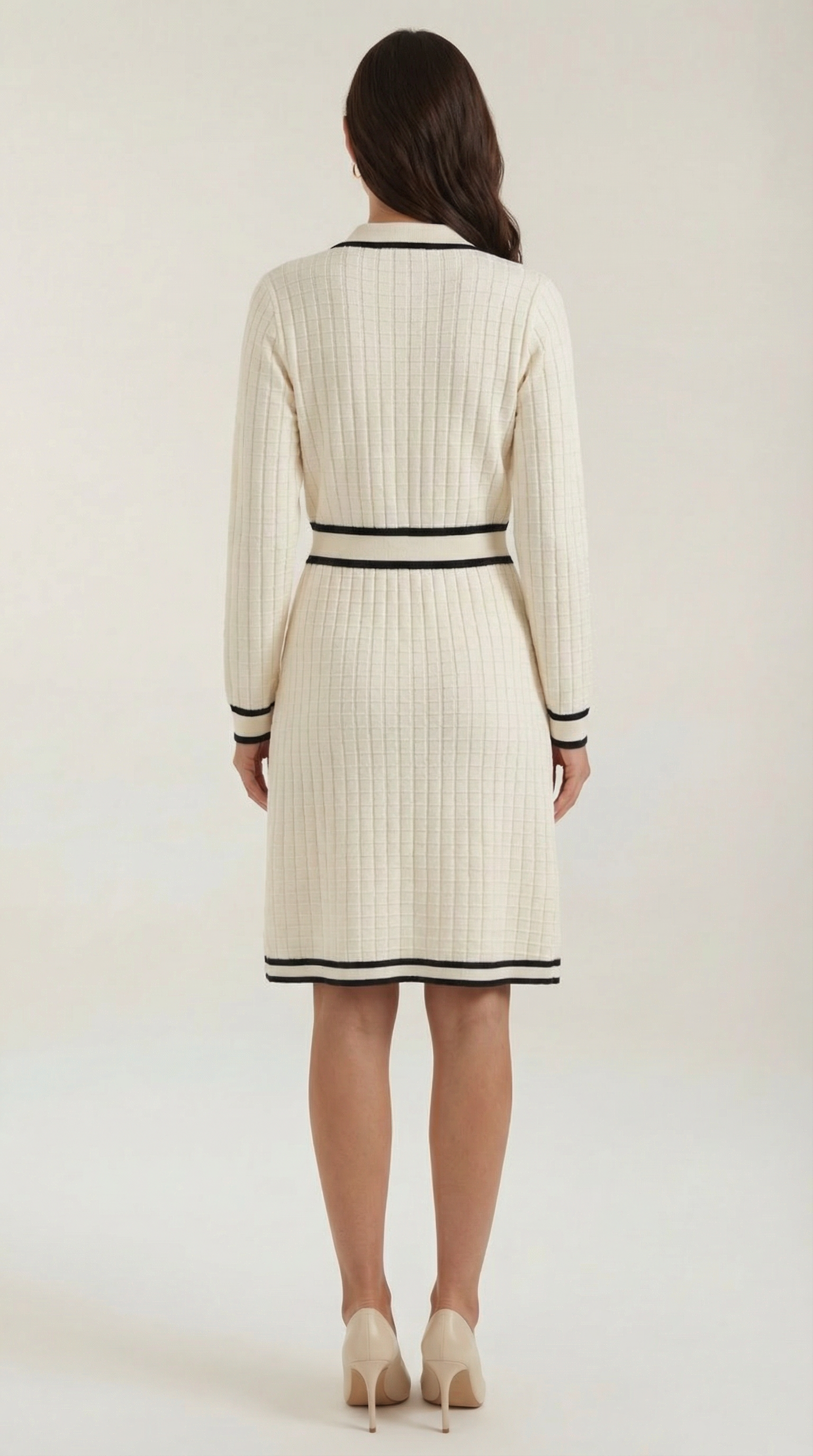 Vestido mini con detalles en contraste