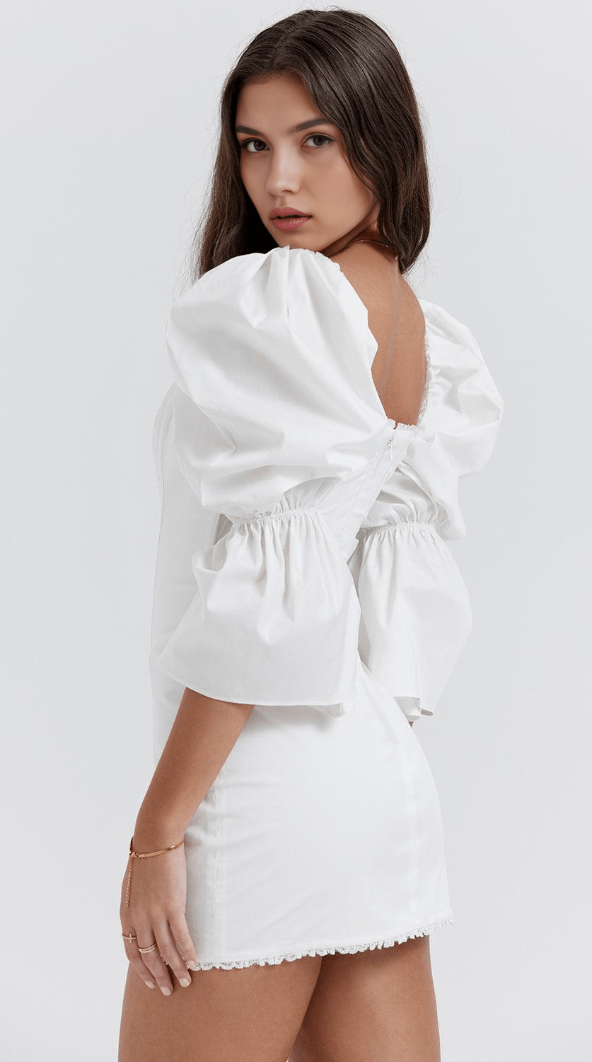 Vestido mini de corte femenino refinado