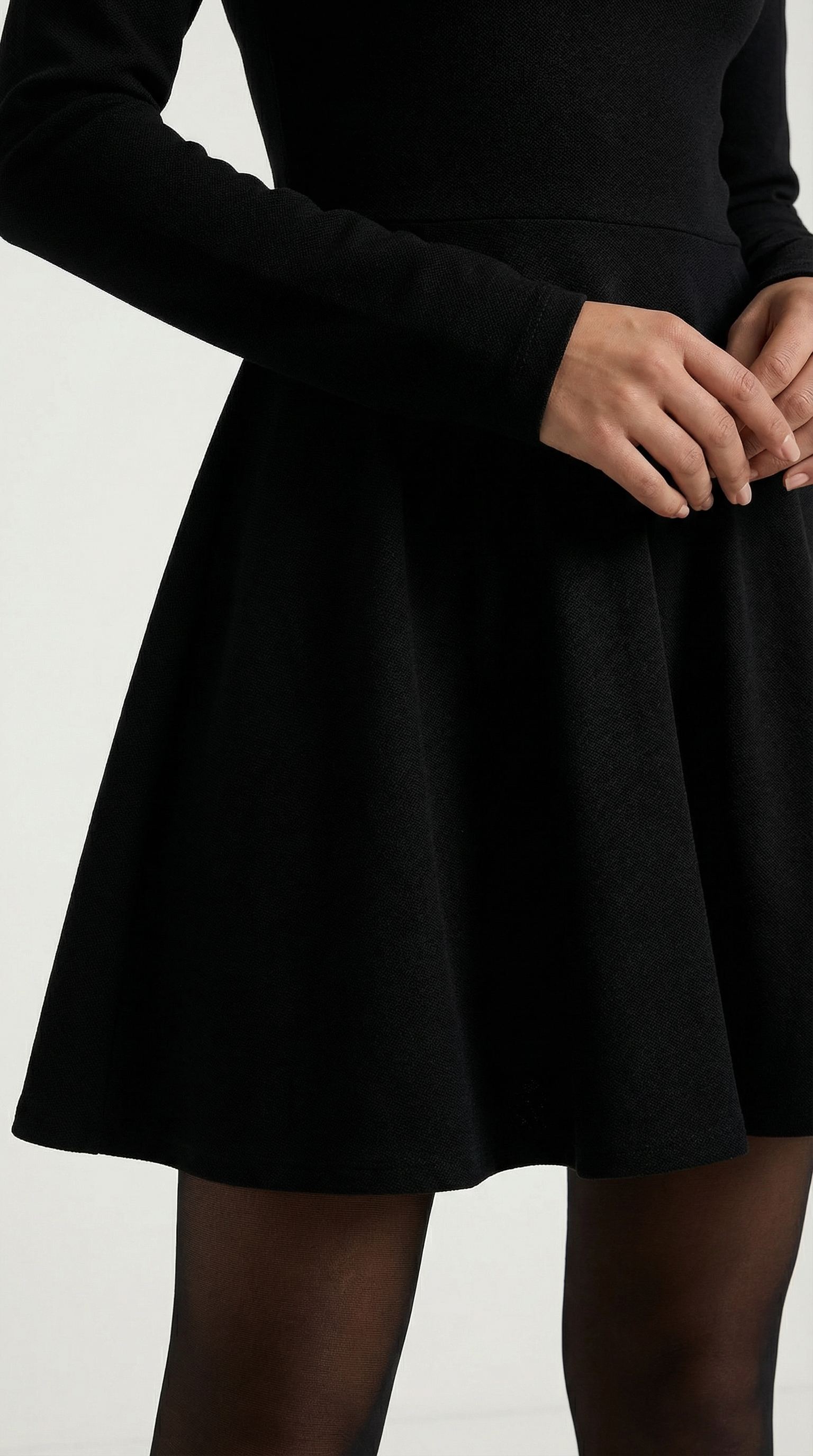 Vestido mini de manga larga con pliegues