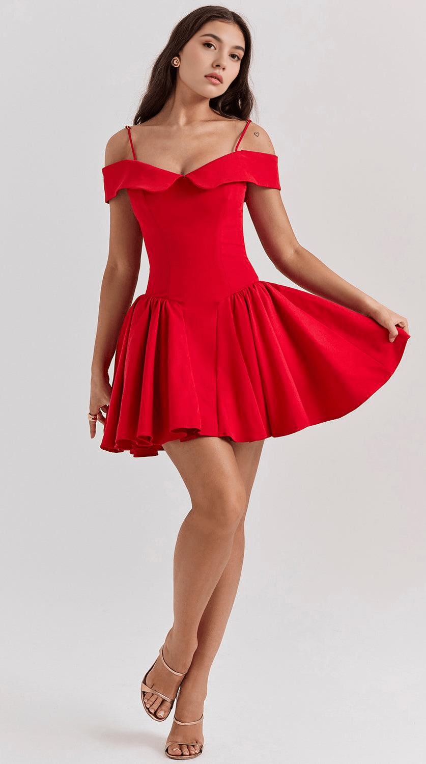 Vestido mini de silueta favorecedora y elegante