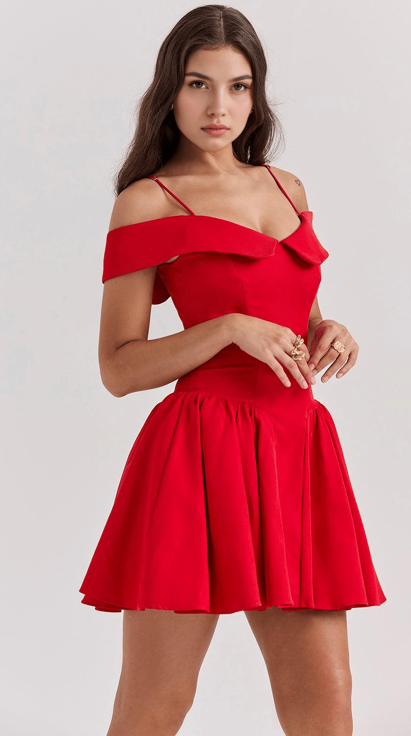 Vestido mini de silueta favorecedora y elegante