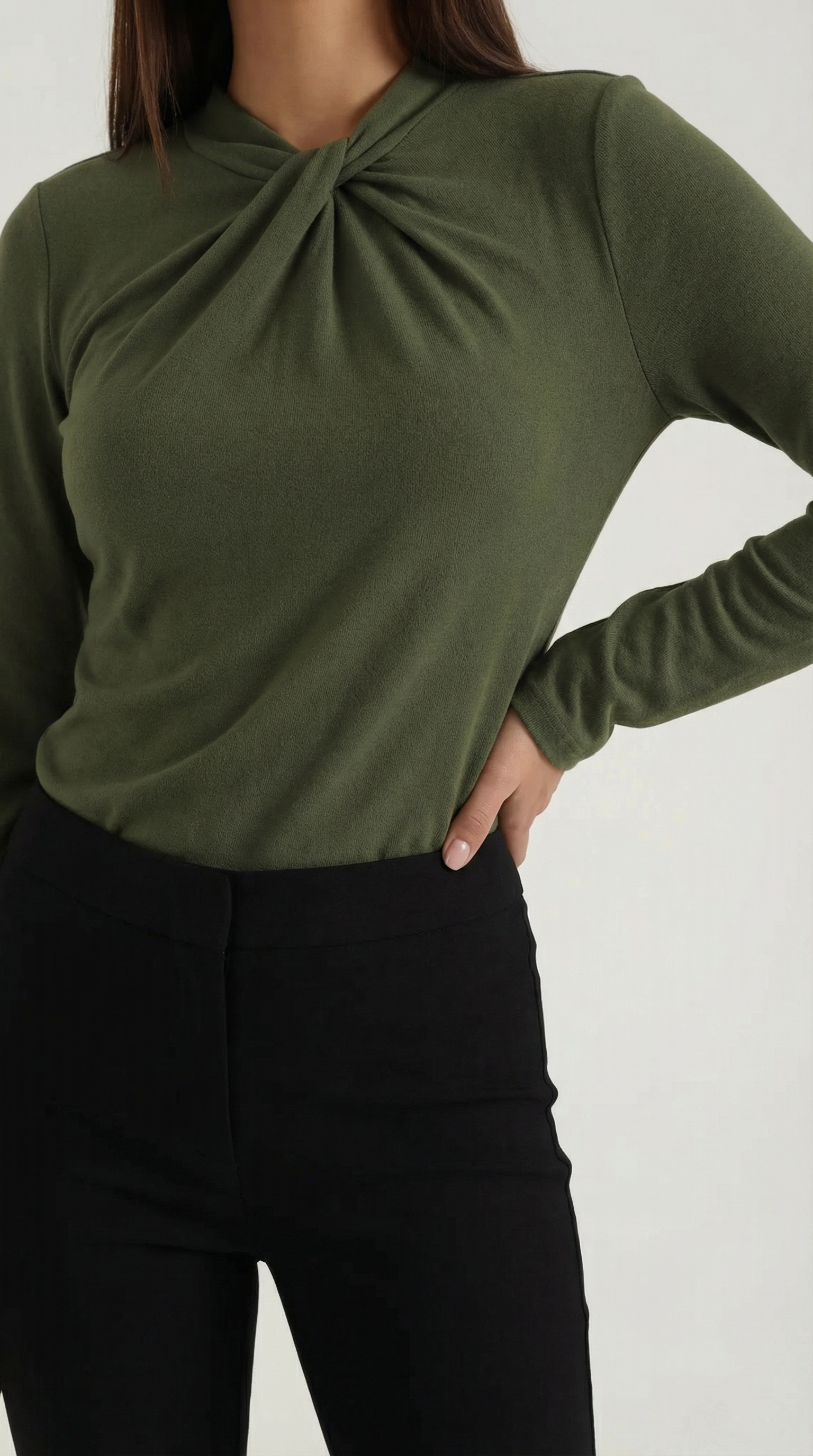 Blusa de cuello mock con lazo delicado