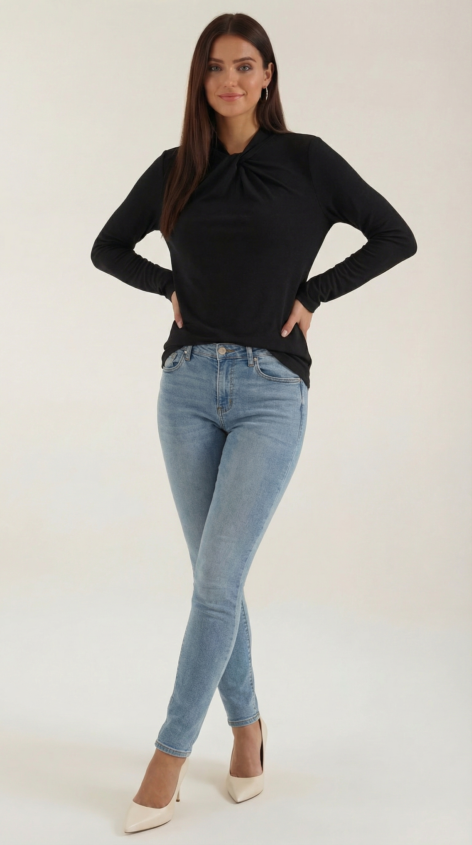 Blusa de cuello mock con lazo delicado