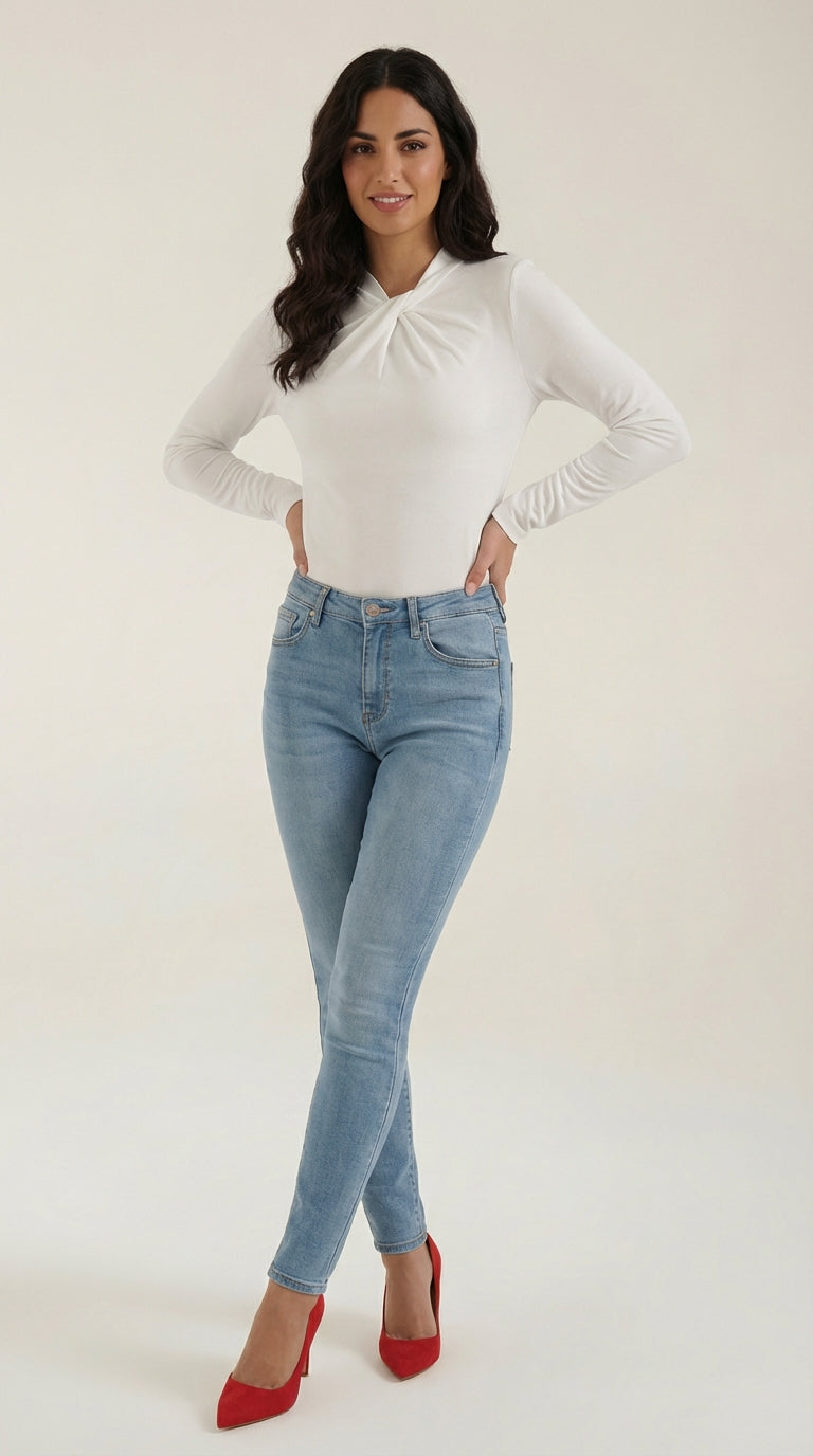 Blusa de cuello mock con lazo delicado