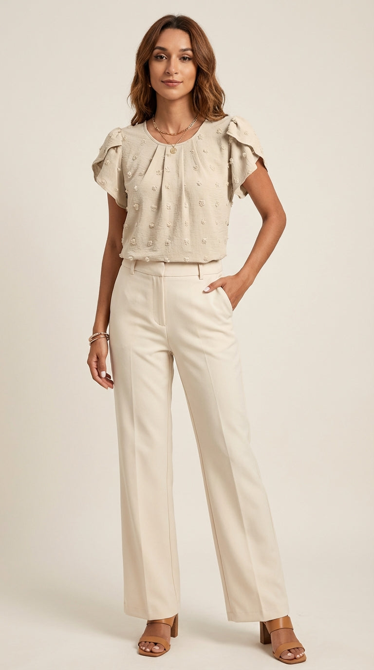 Blusa de tejido suizo con detalles florales en mangas