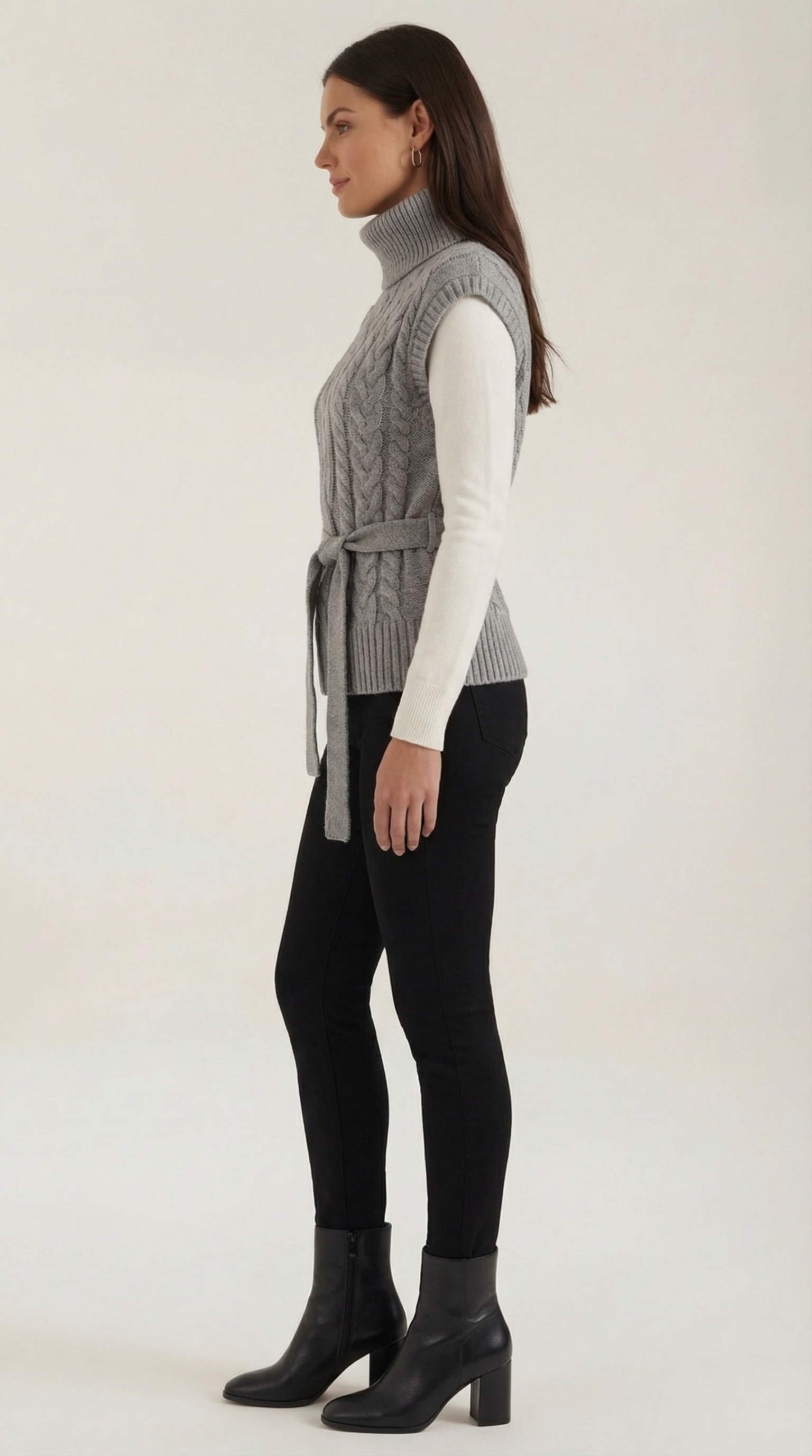 Chaleco de punto trenzado con cuello alto estructurado