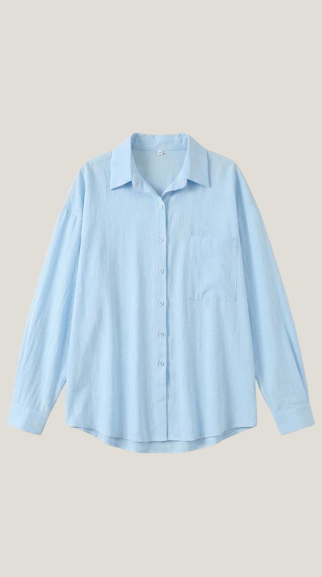 Conjunto de camisa y pantalones con botones decorativos