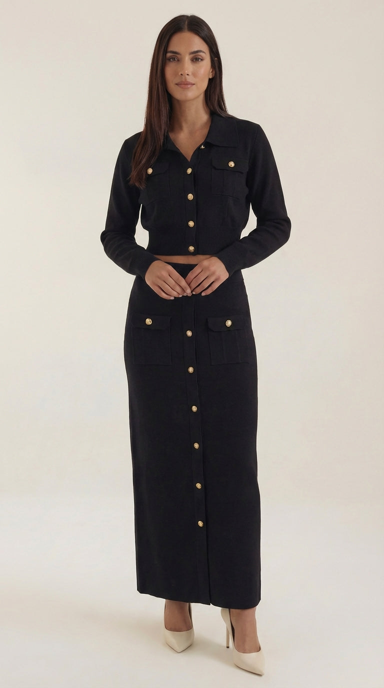 Conjunto de punto con botonadura refinada