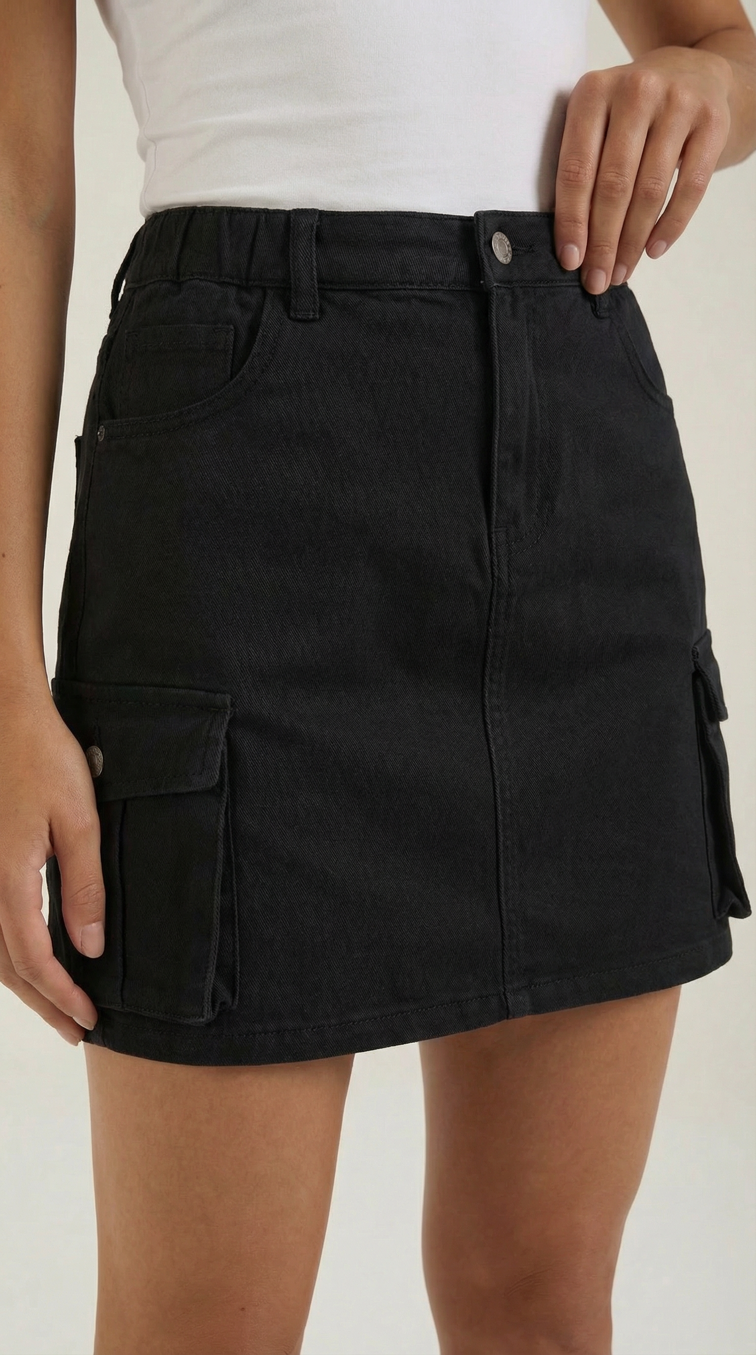 Falda cargo de estilo utilitario moderno