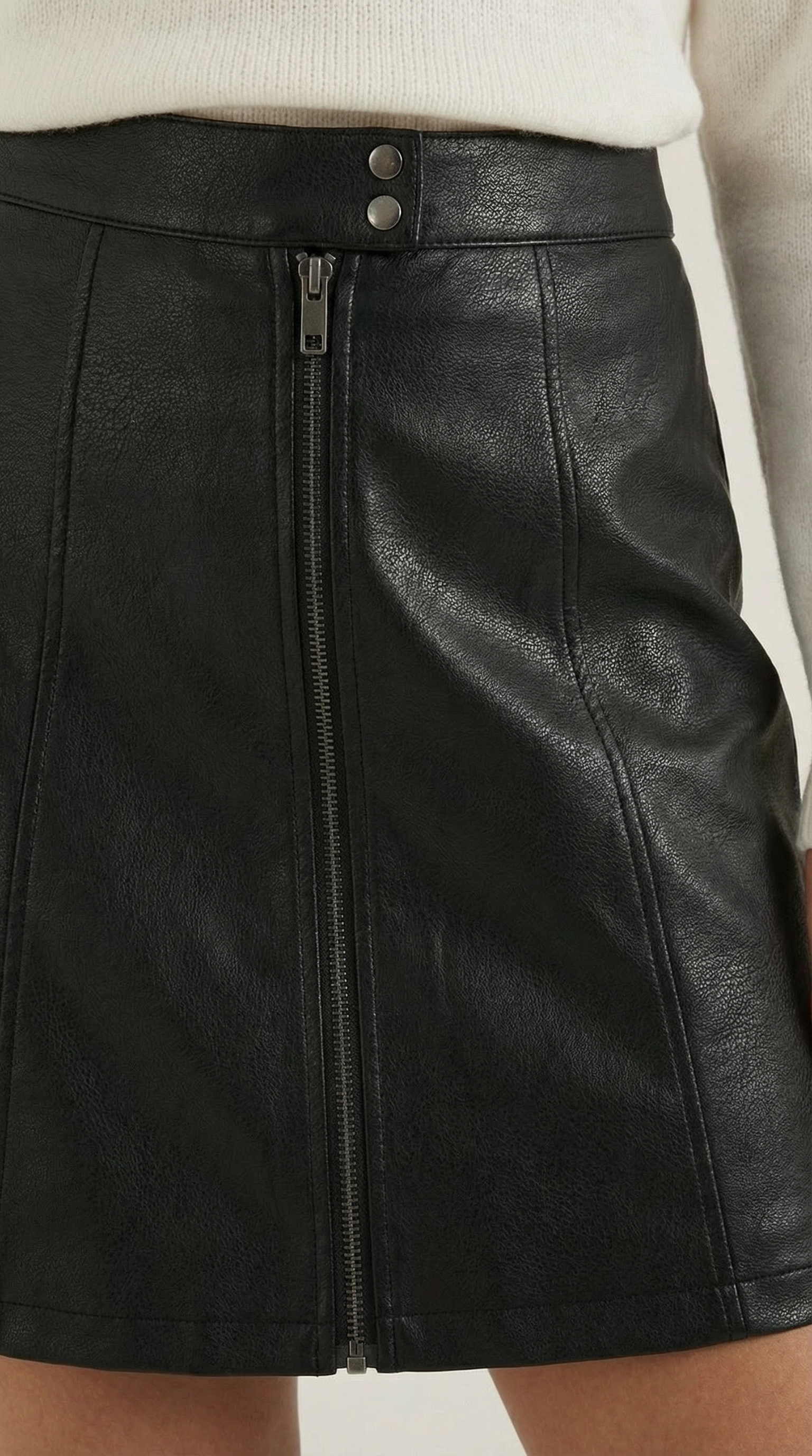 Falda de cuero vegano de acabado suave