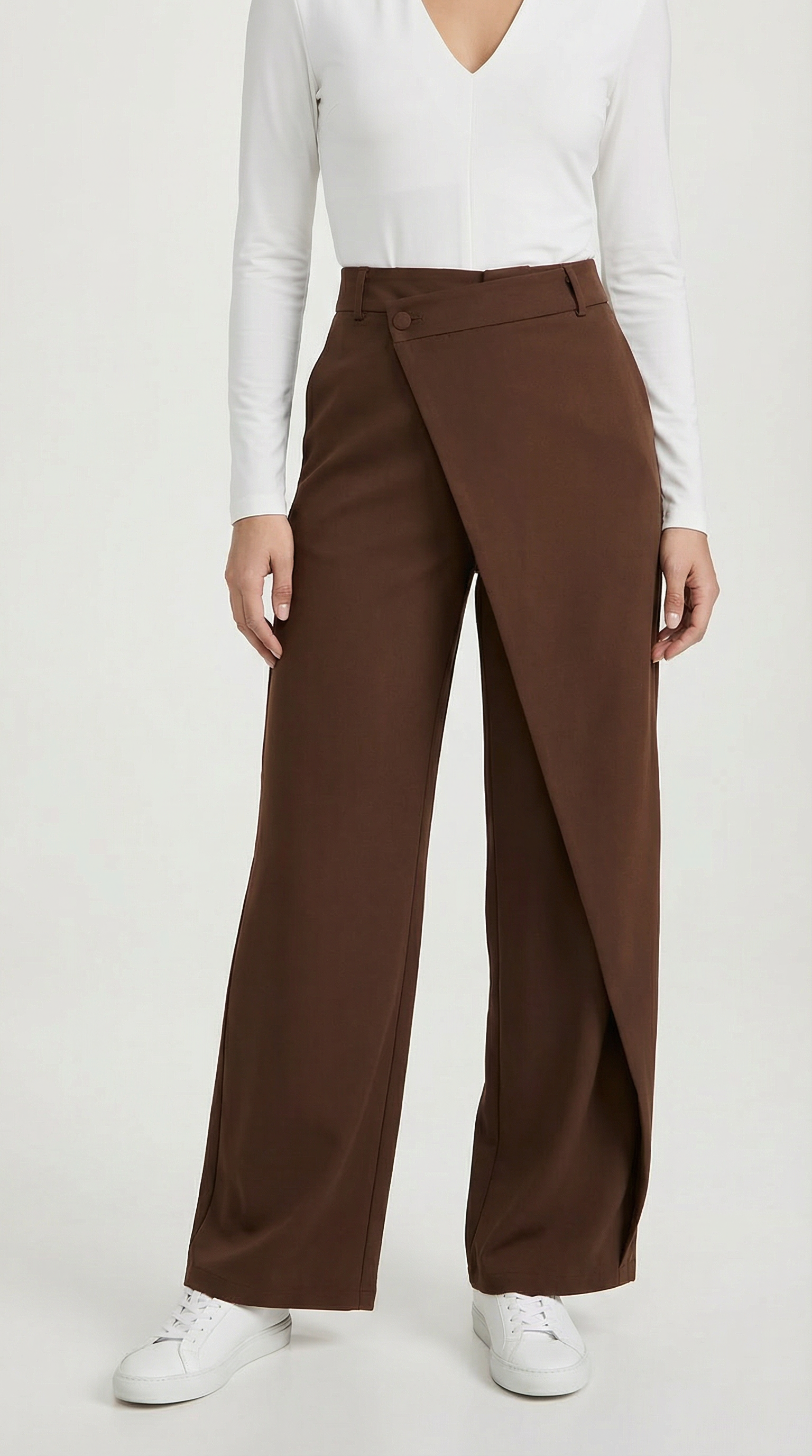 Pantalón asimétrico de silueta moderna