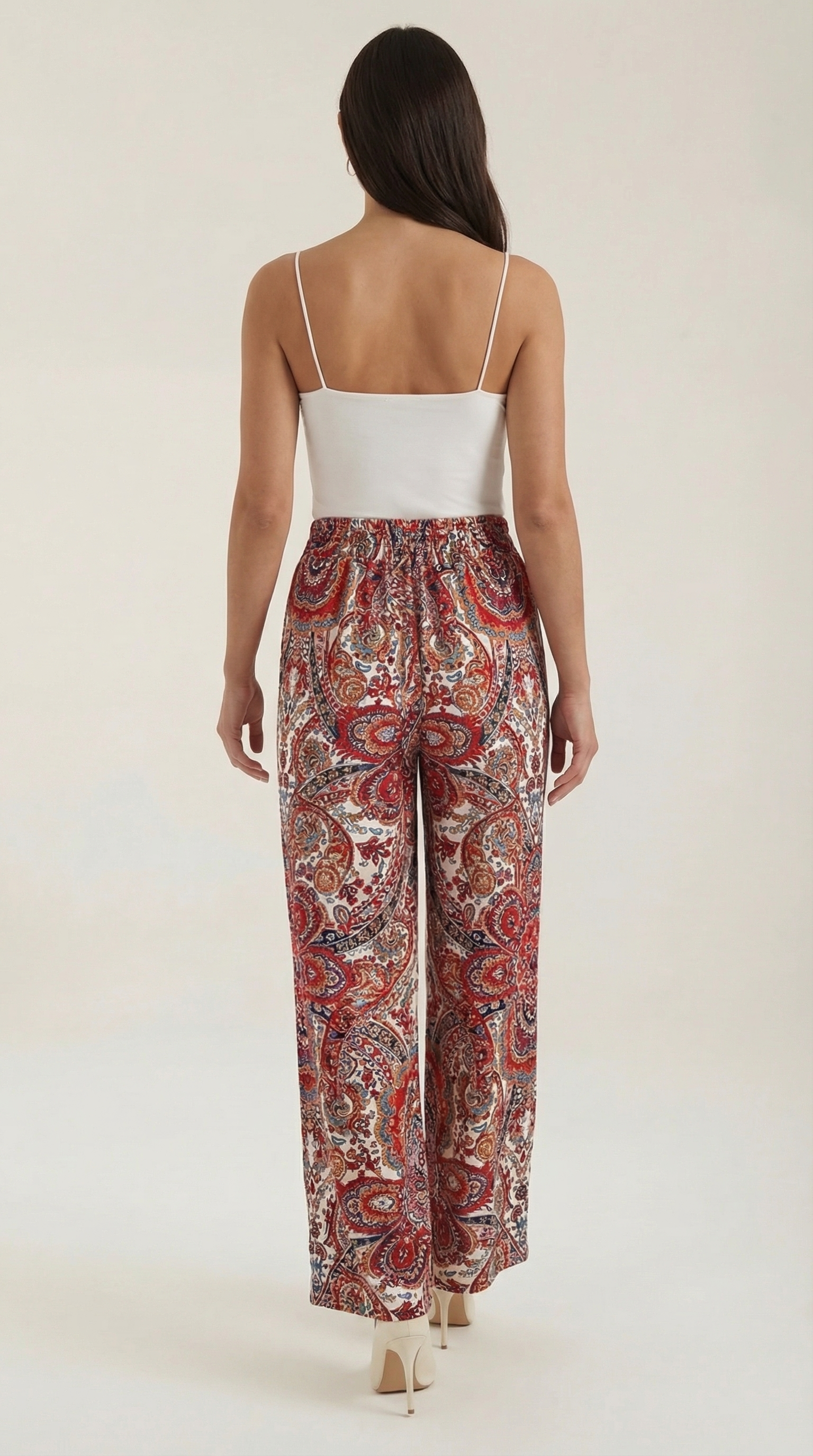Pantalón con estampado paisley de inspiración bohemia