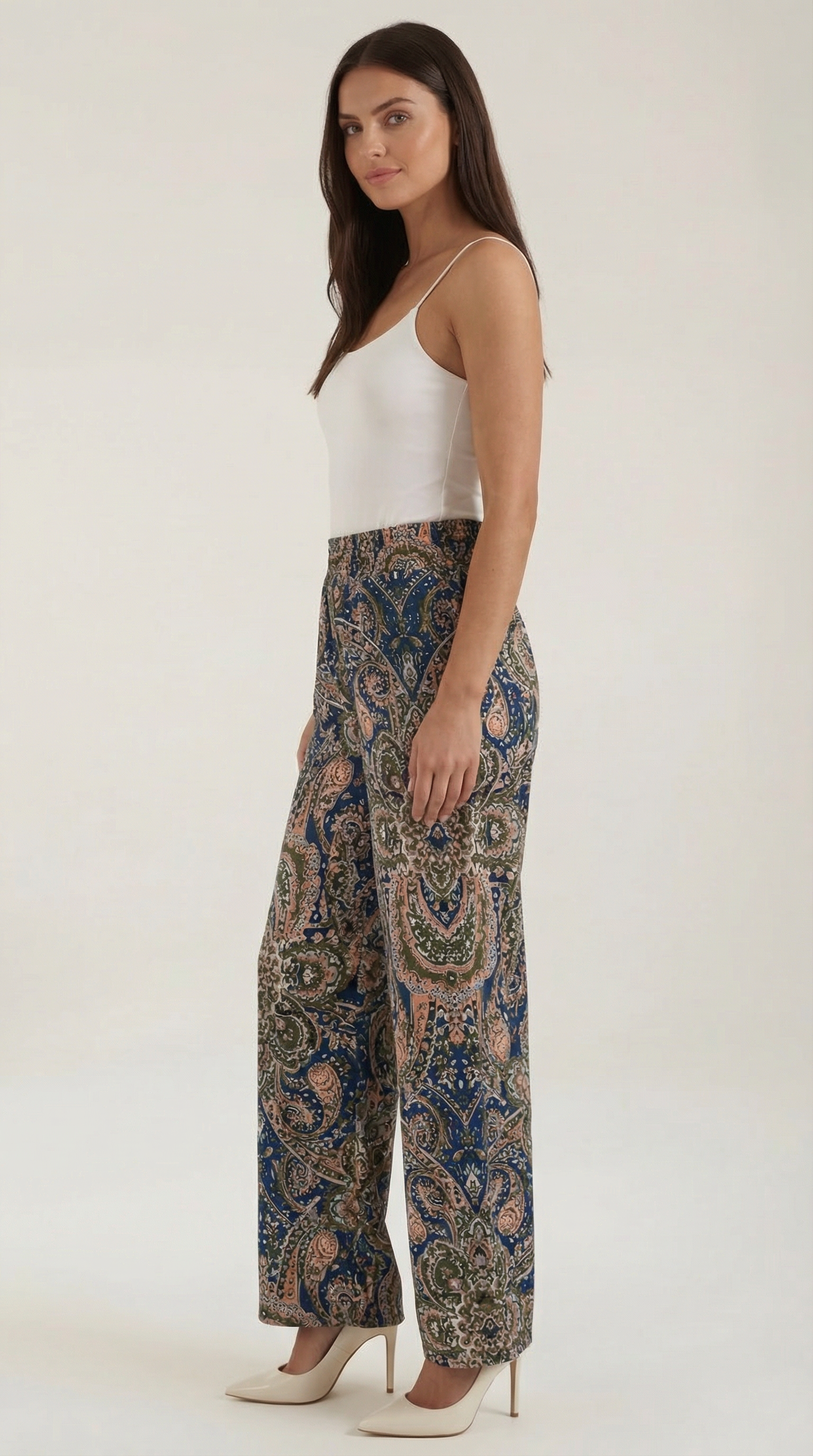 Pantalón con estampado paisley de inspiración bohemia