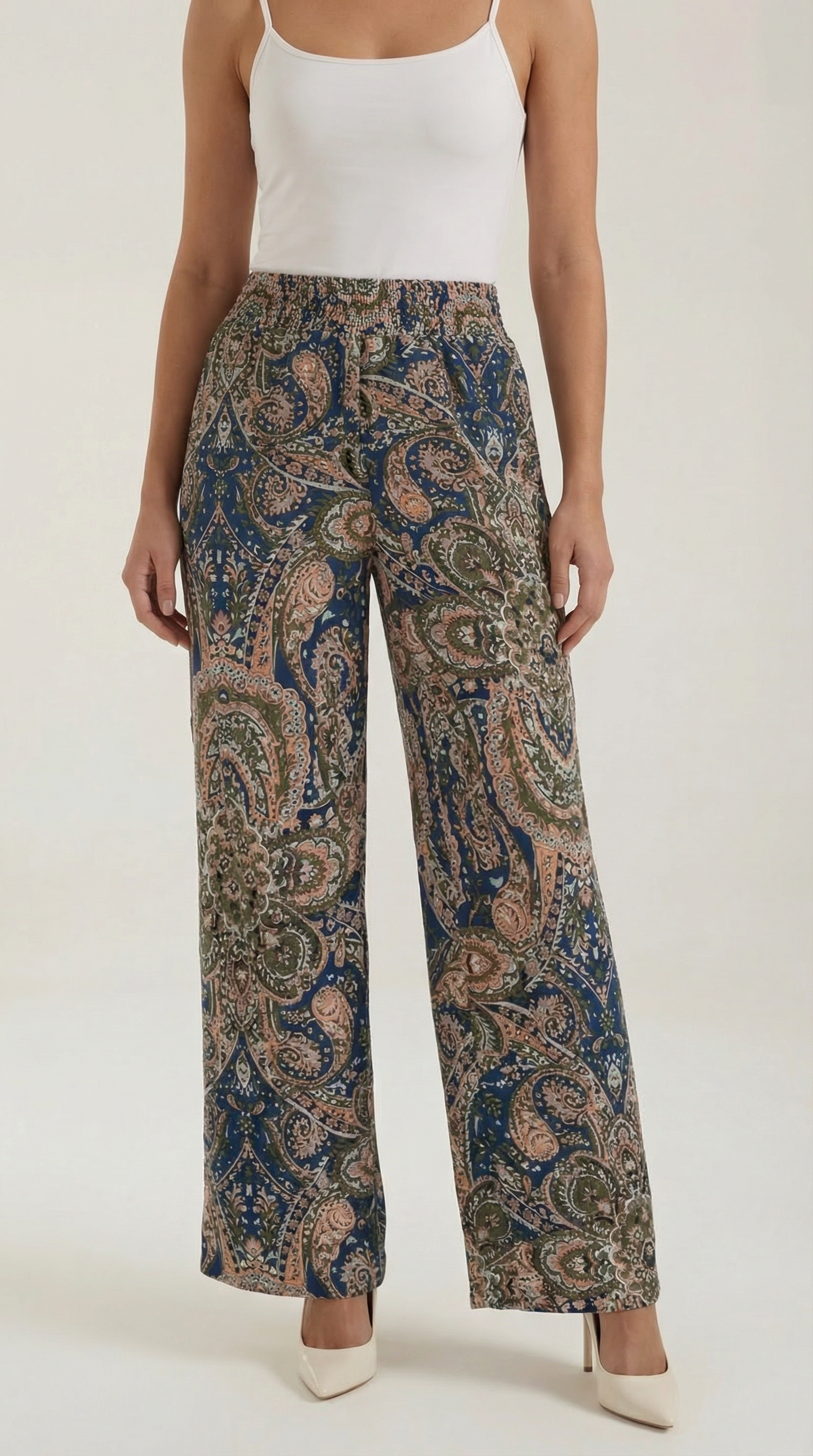 Pantalón con estampado paisley de inspiración bohemia