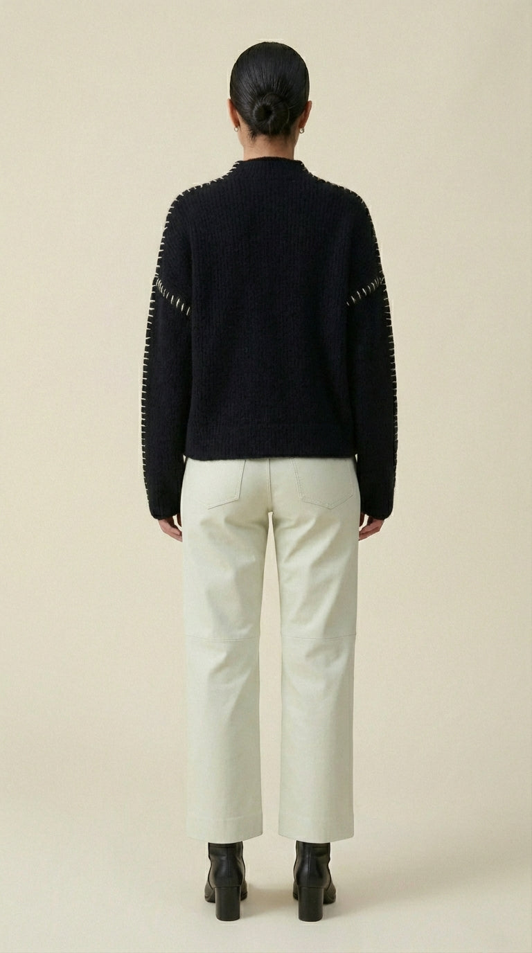 Suéter Cuello Alto Oversize Línea Refinada