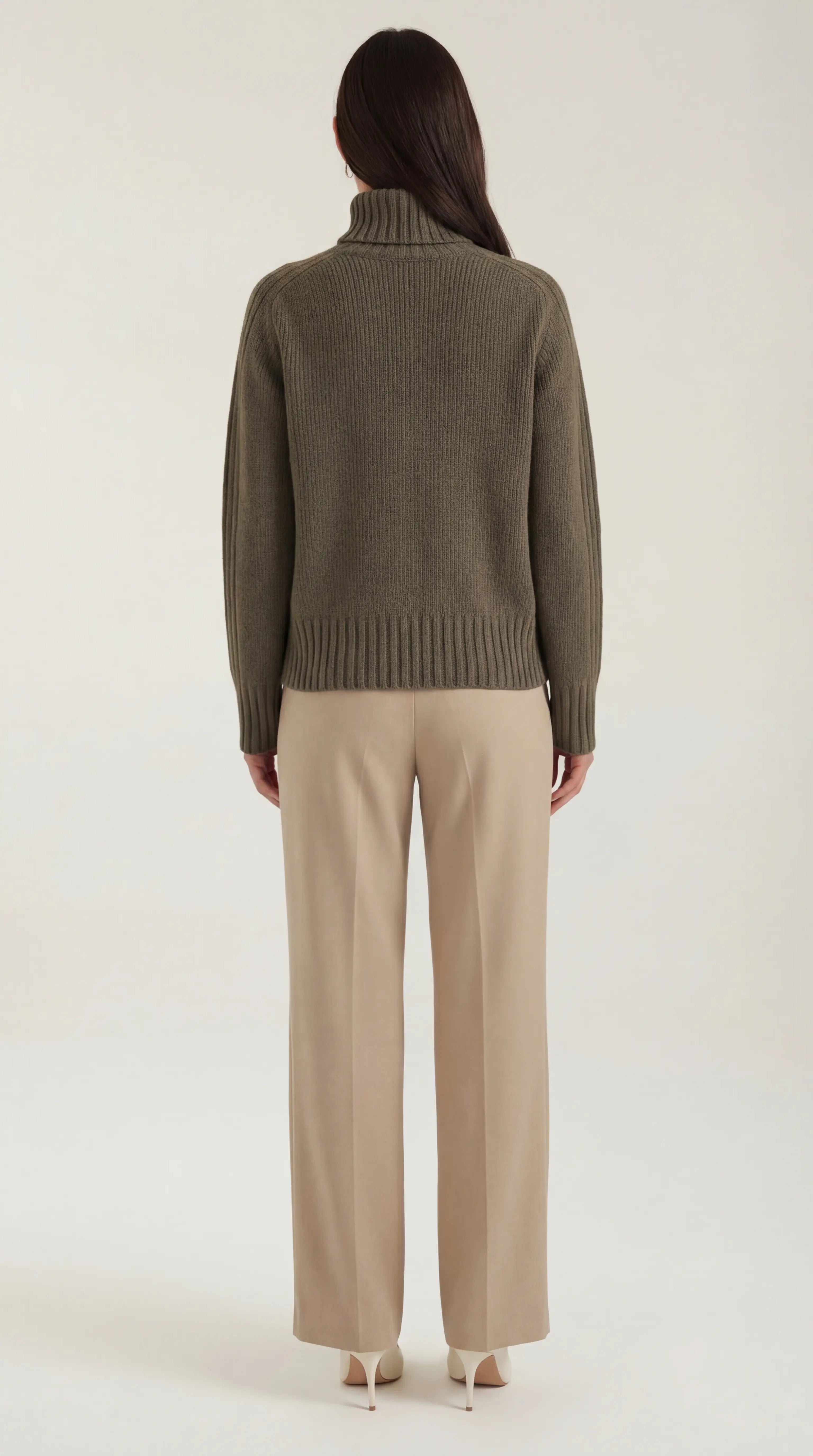 Suéter Oversize Cuello Alto Sofisticado