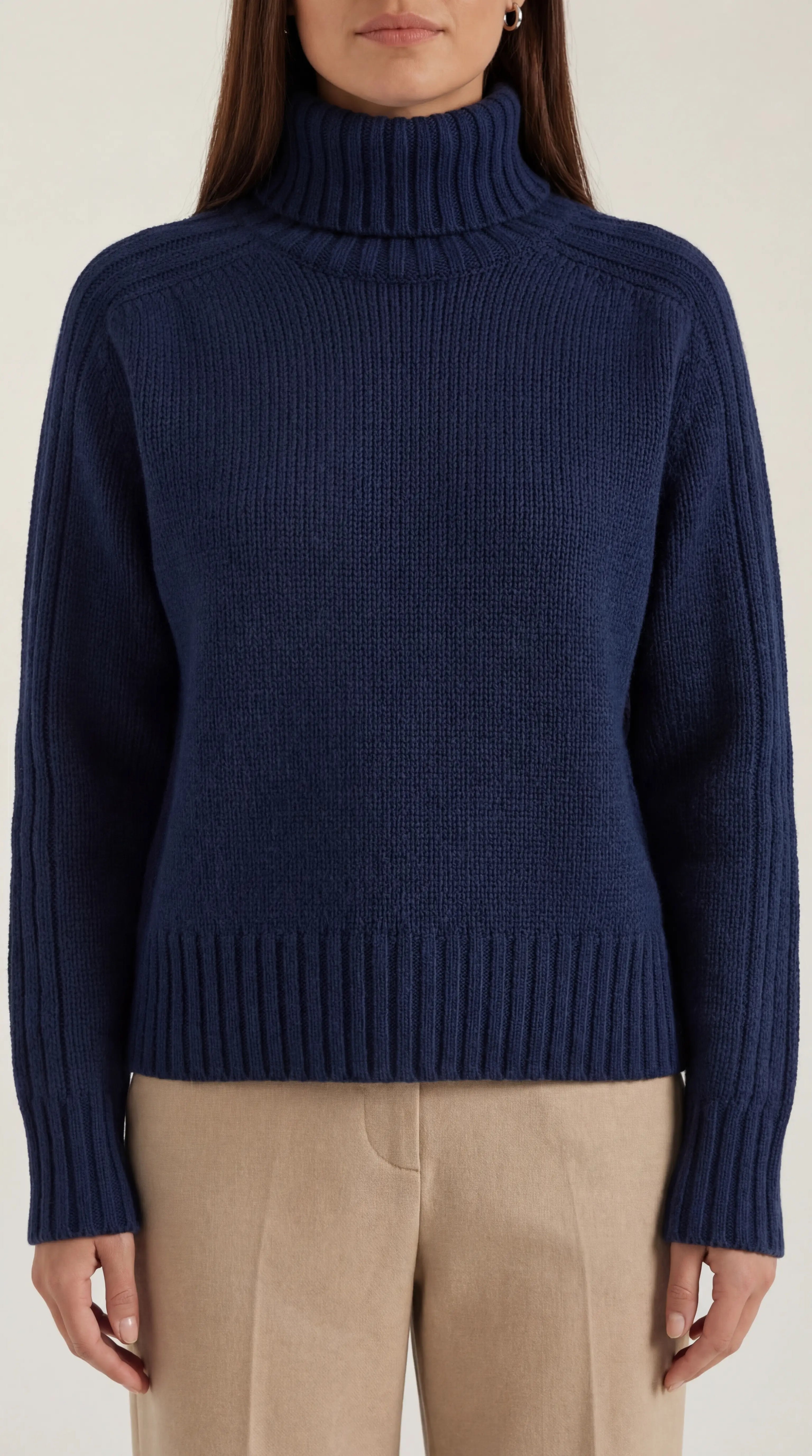 Suéter Oversize Cuello Alto Sofisticado
