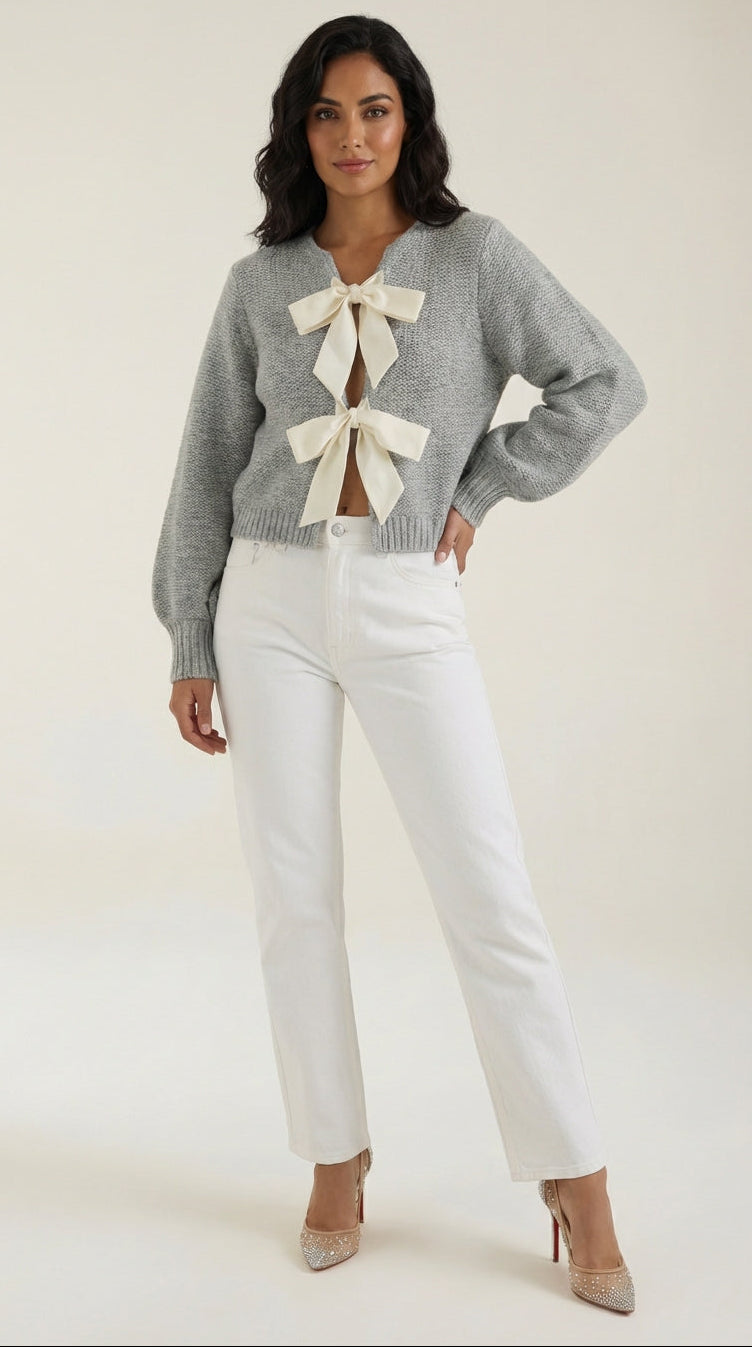 Top de punto con lazo decorativo