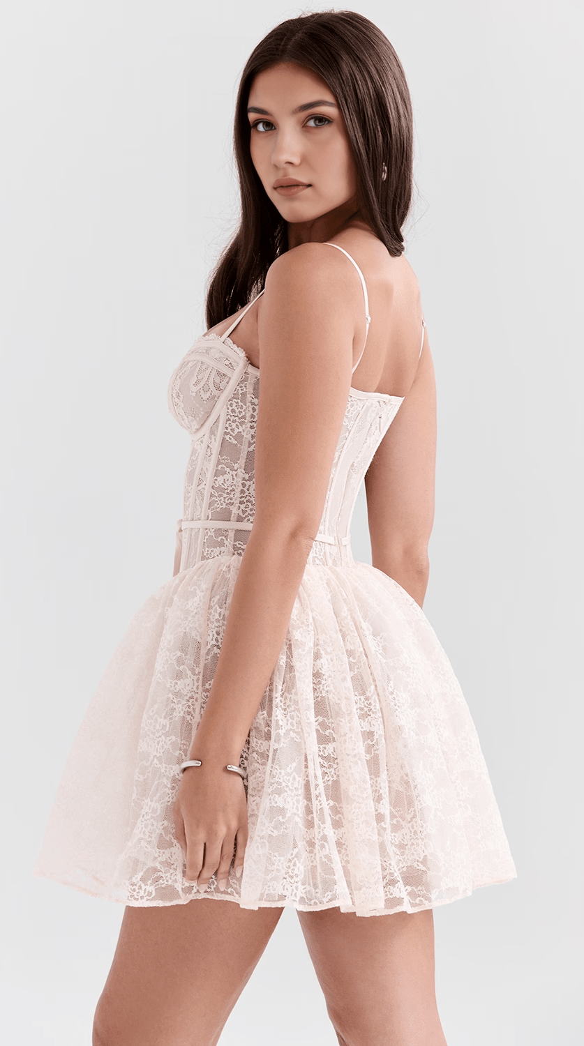 Vestido corto premium de corte femenino versátil