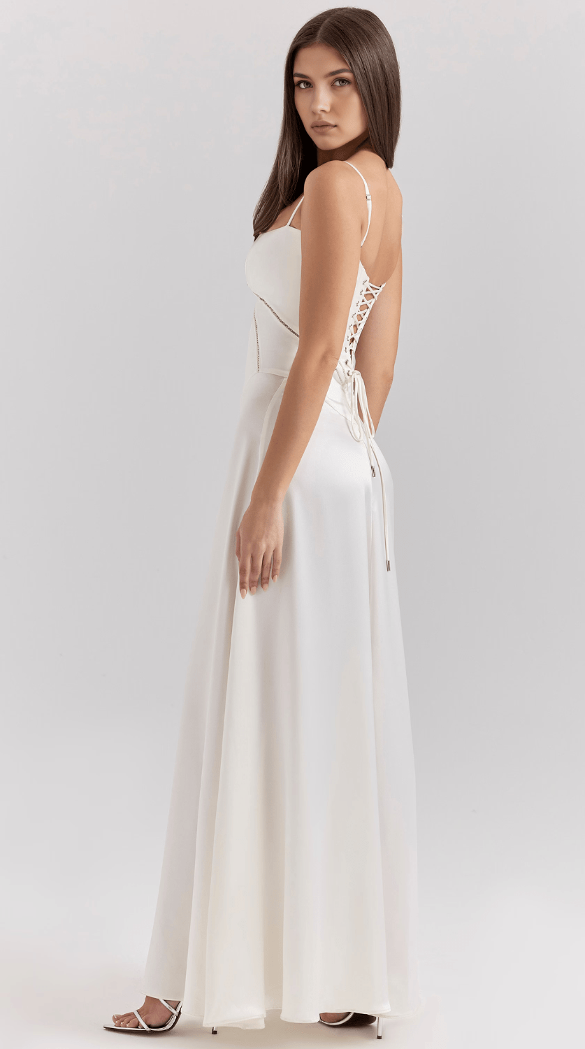 Vestido maxi de corte fluido refinado