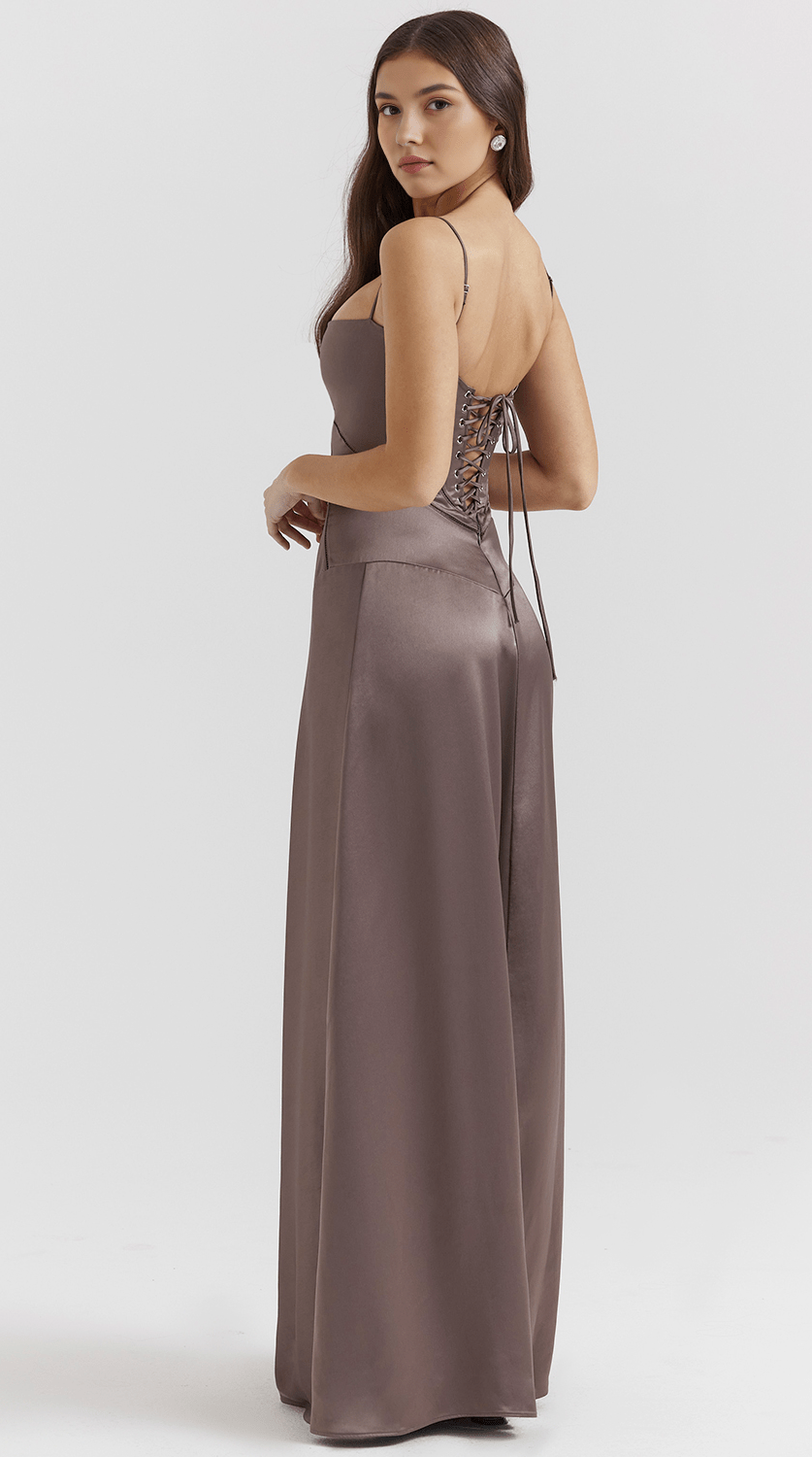 Vestido maxi de corte fluido refinado