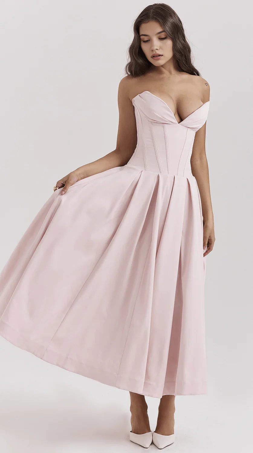 Vestido maxi fluido con detalles artesanales